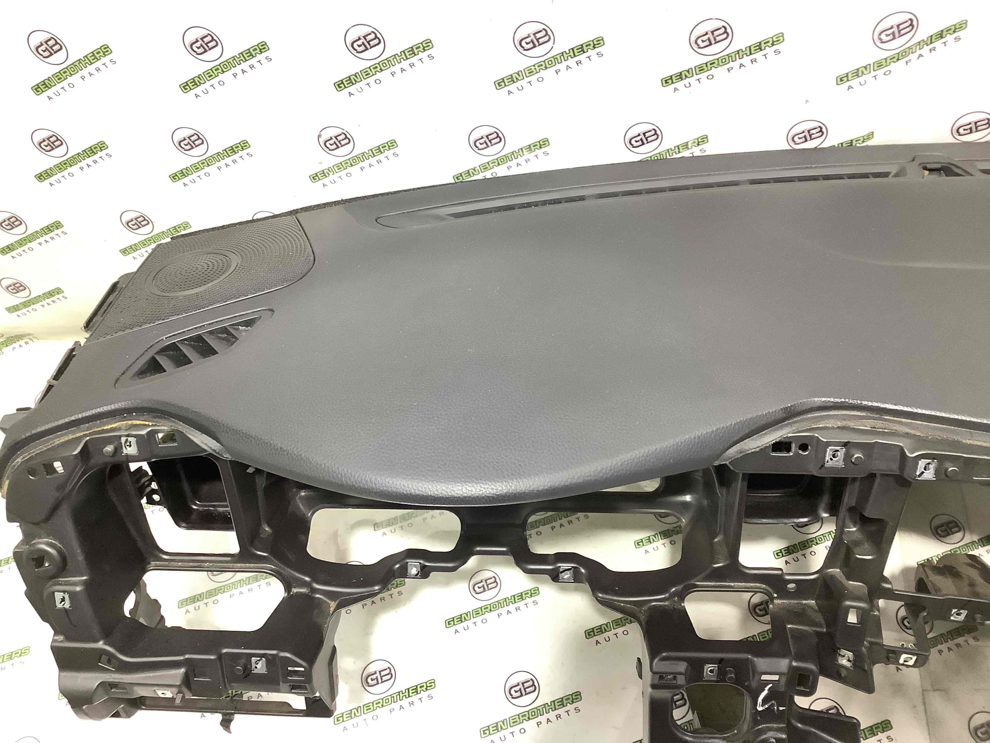 Панель передня салону торпедо