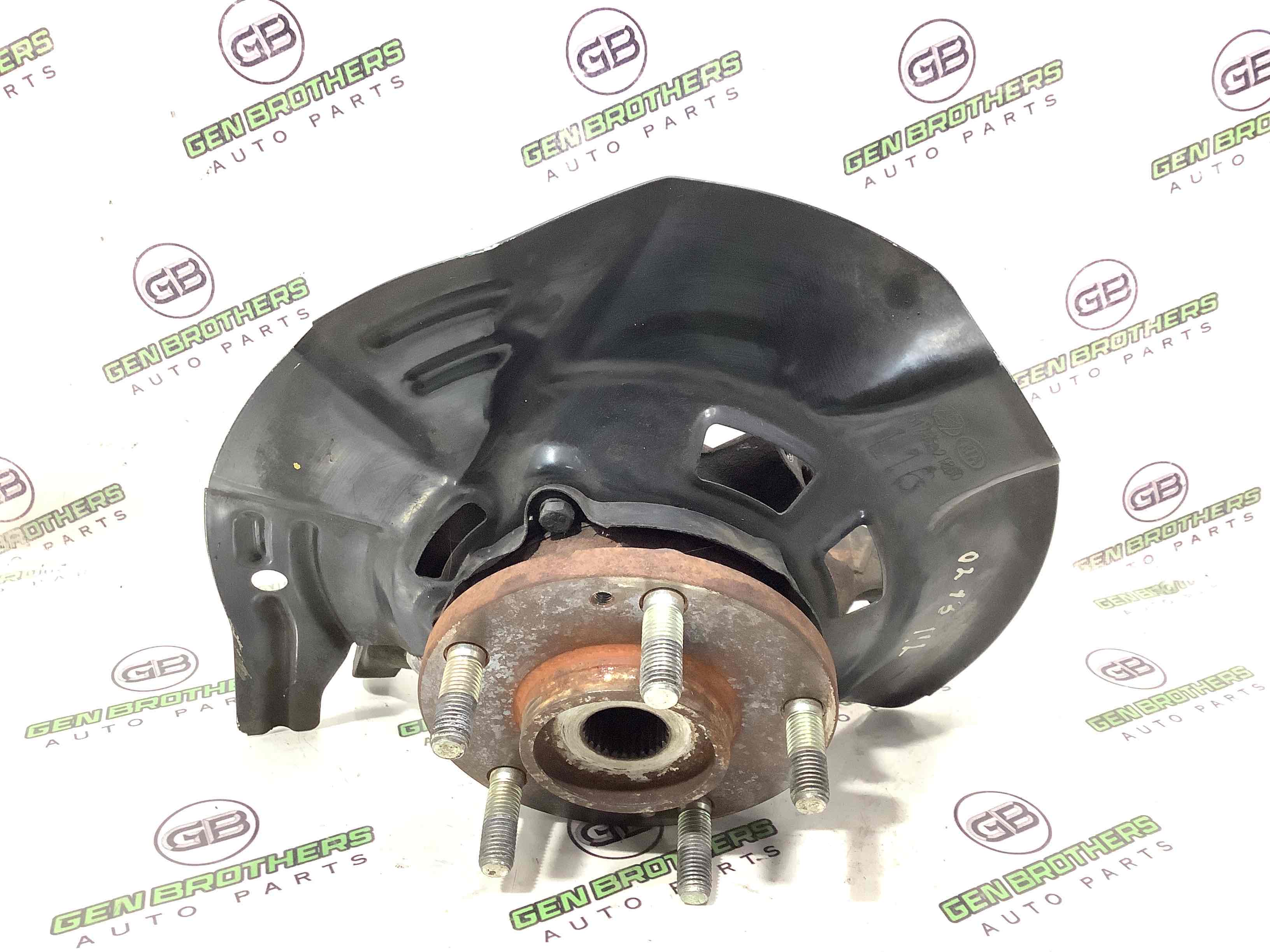 Кулак поворотний лівий