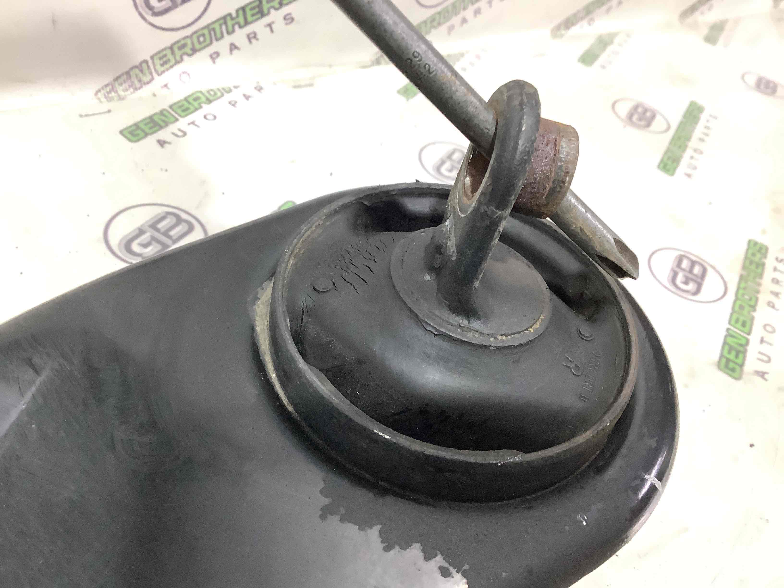 Важіль задній правий