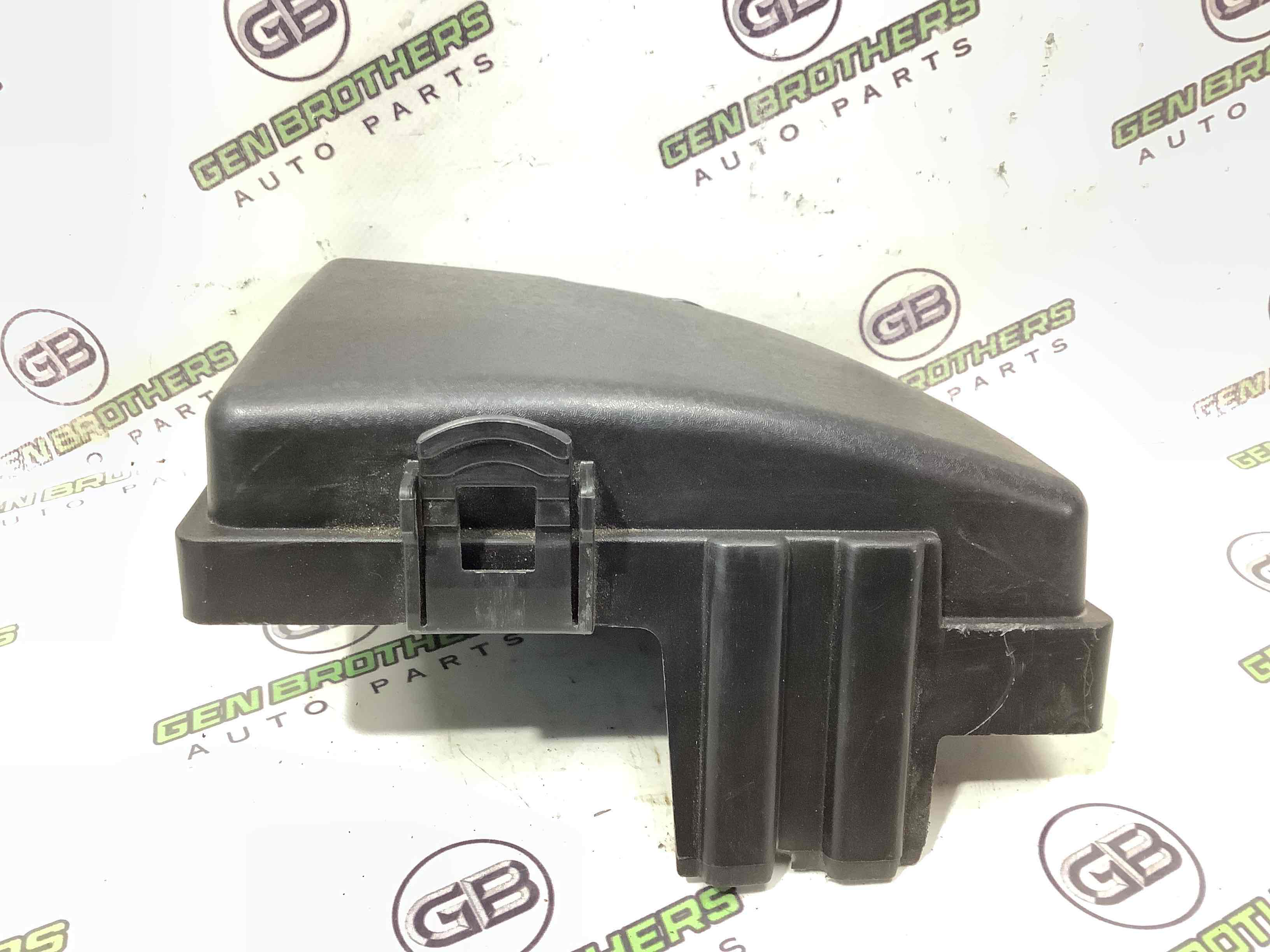 Кришка корпус блоку запобіжників