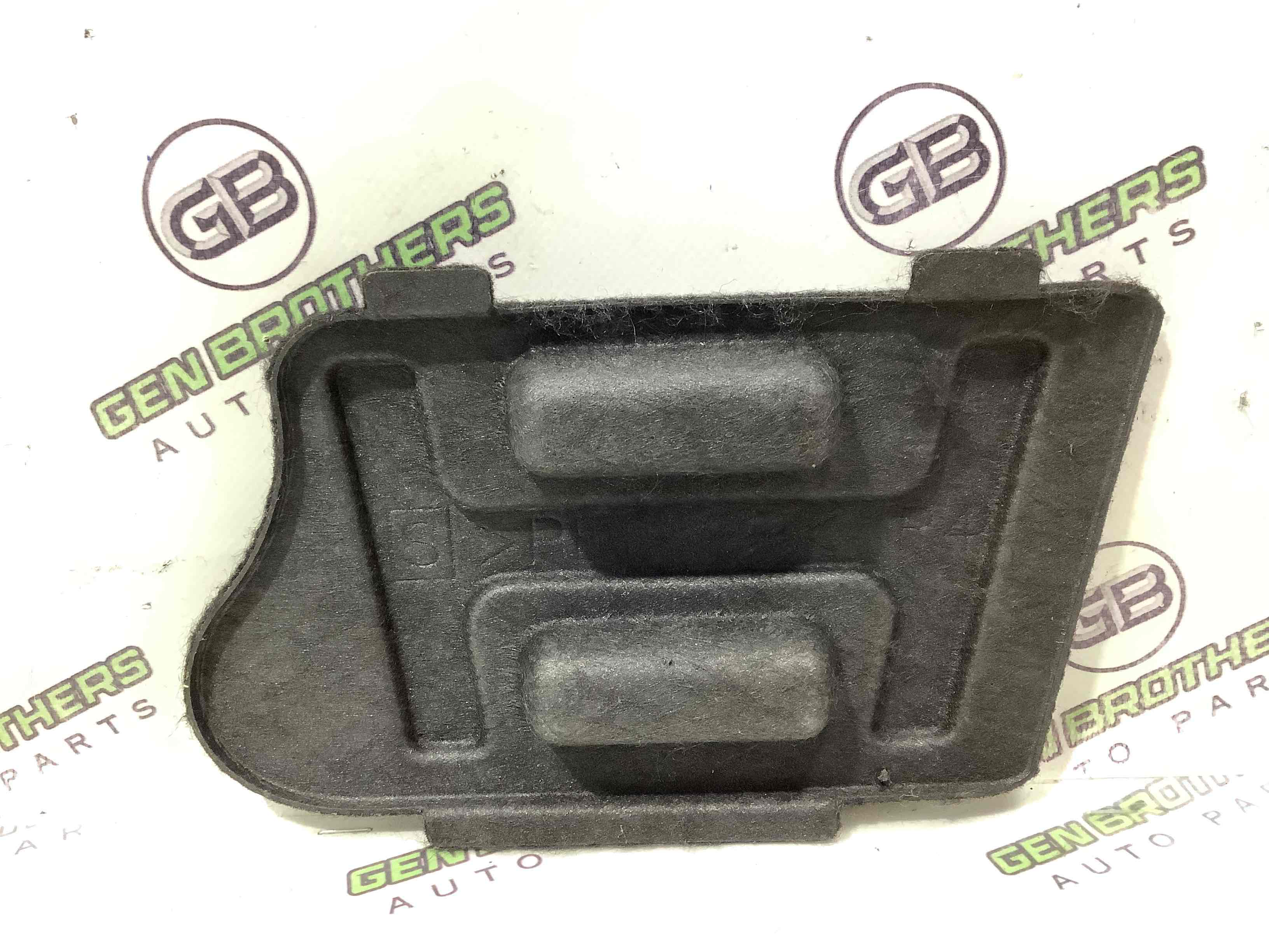 Елементи оздоблення багажника