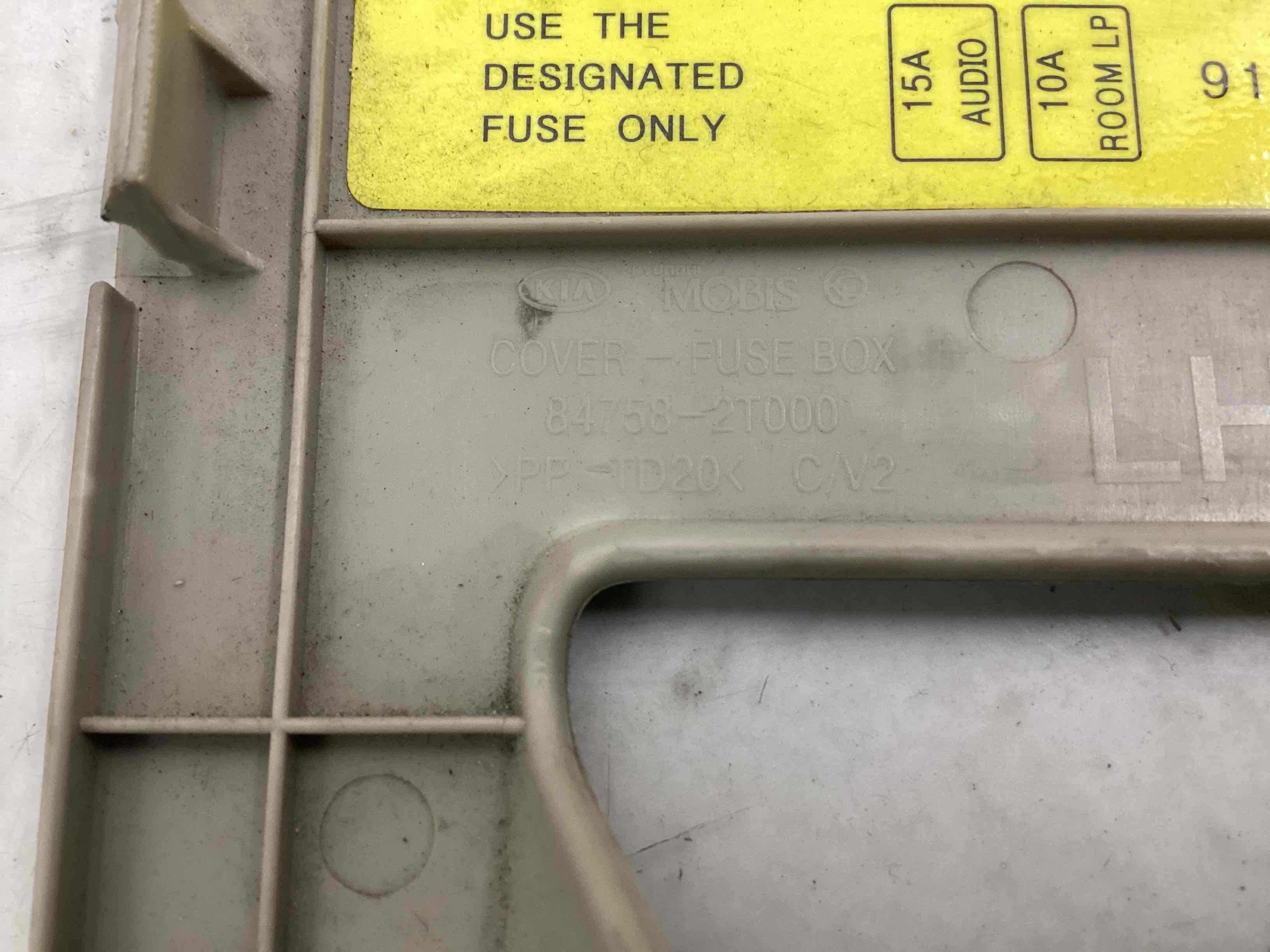 Крышка корпус блока предохранителей