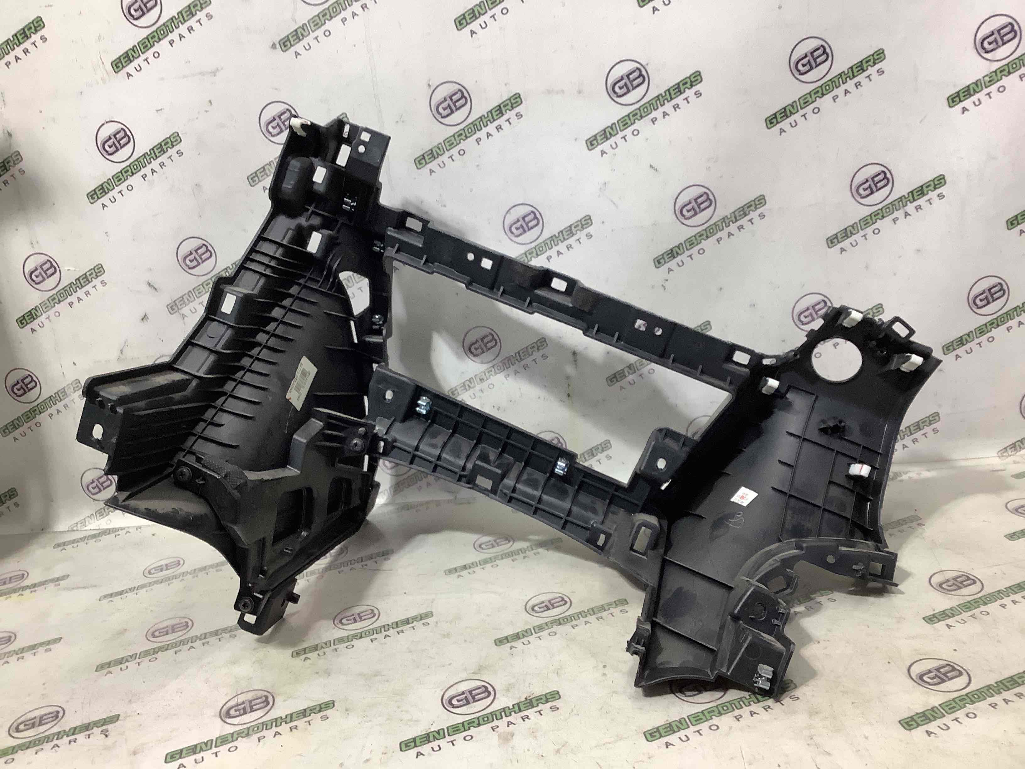 Панель передня салону торпедо