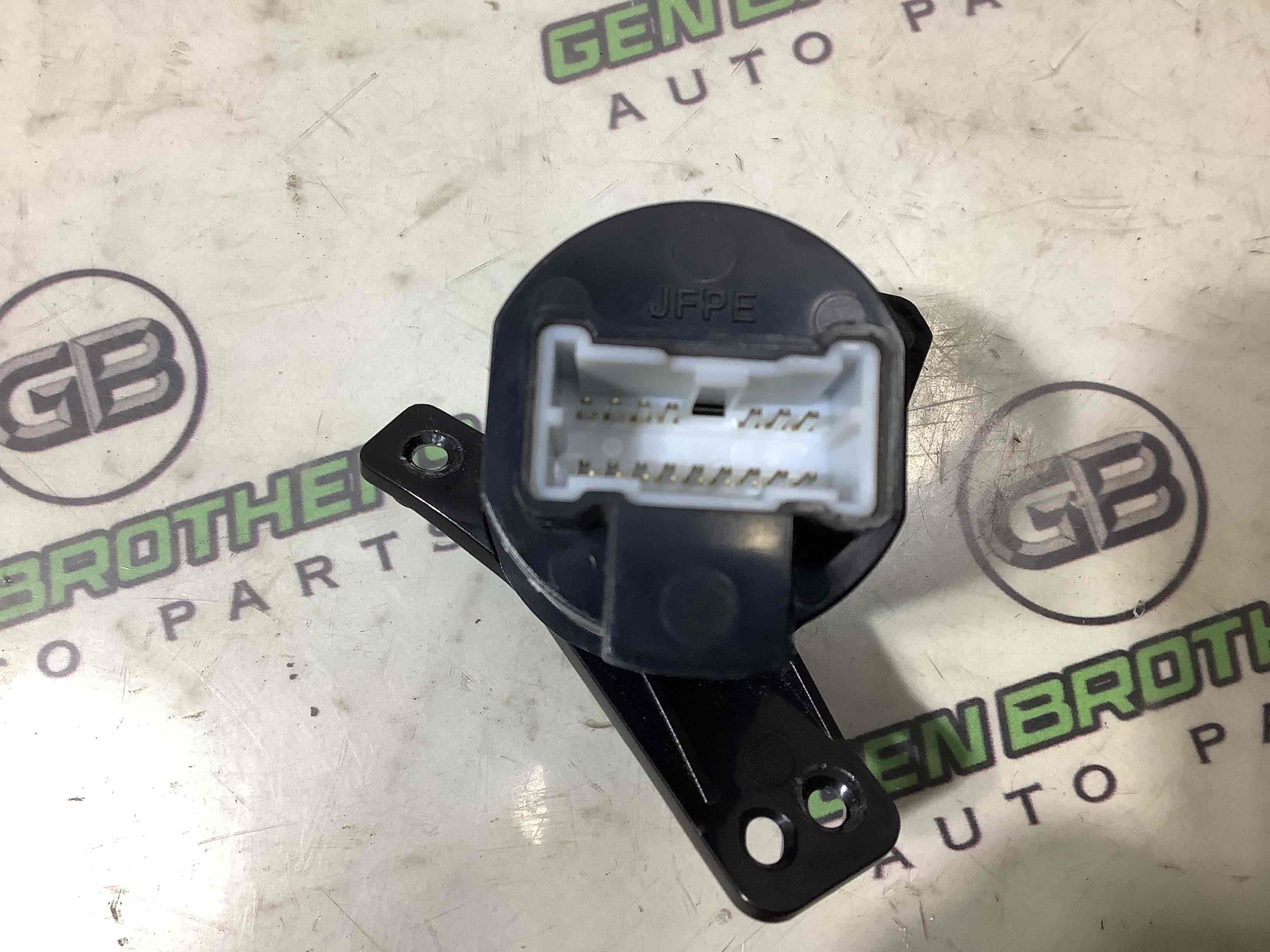 Кнопка запуску двигуна, корпус