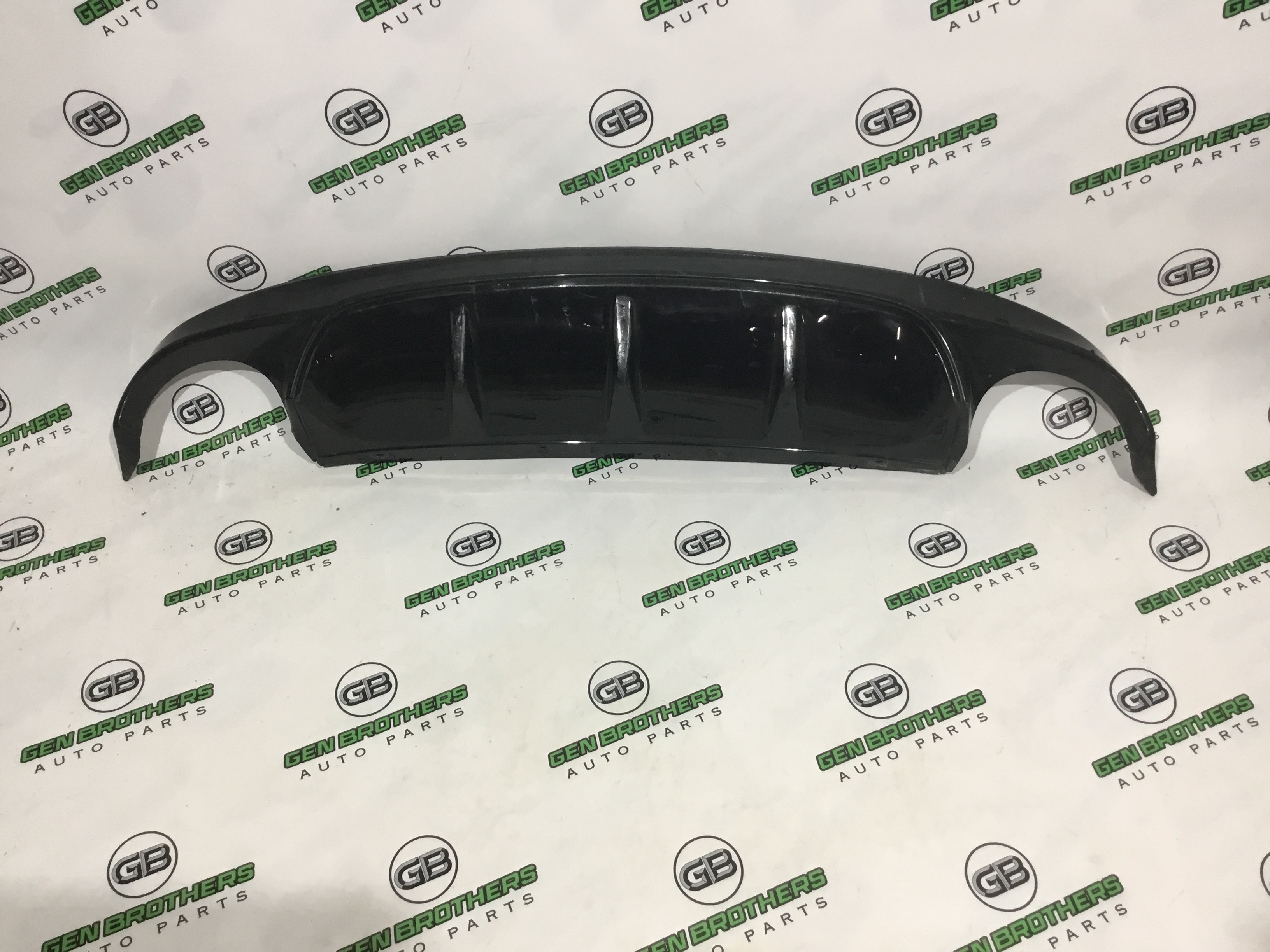 Бампер задній