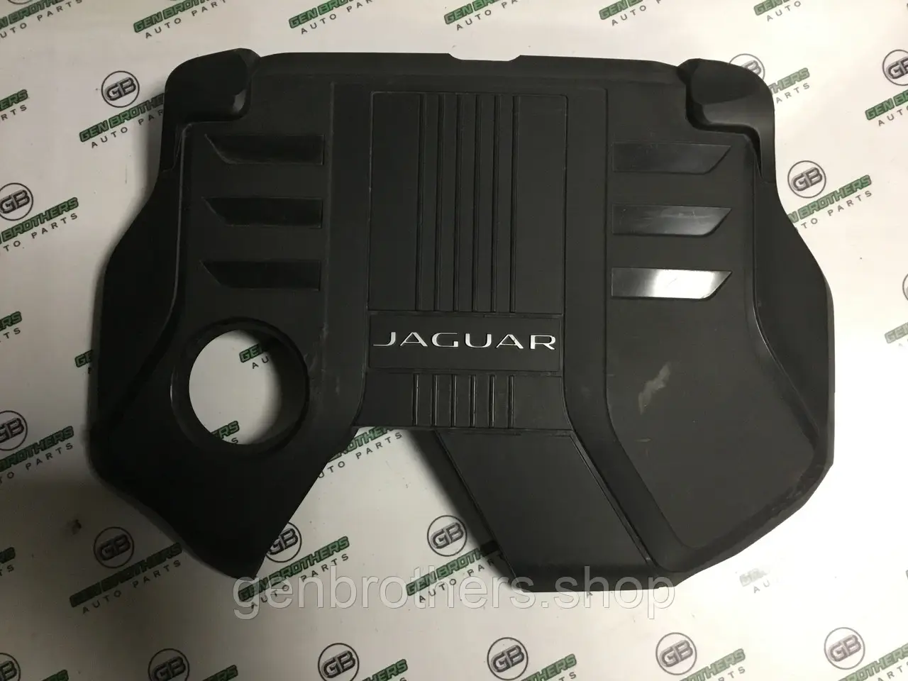 Кришка двигуна декоративна