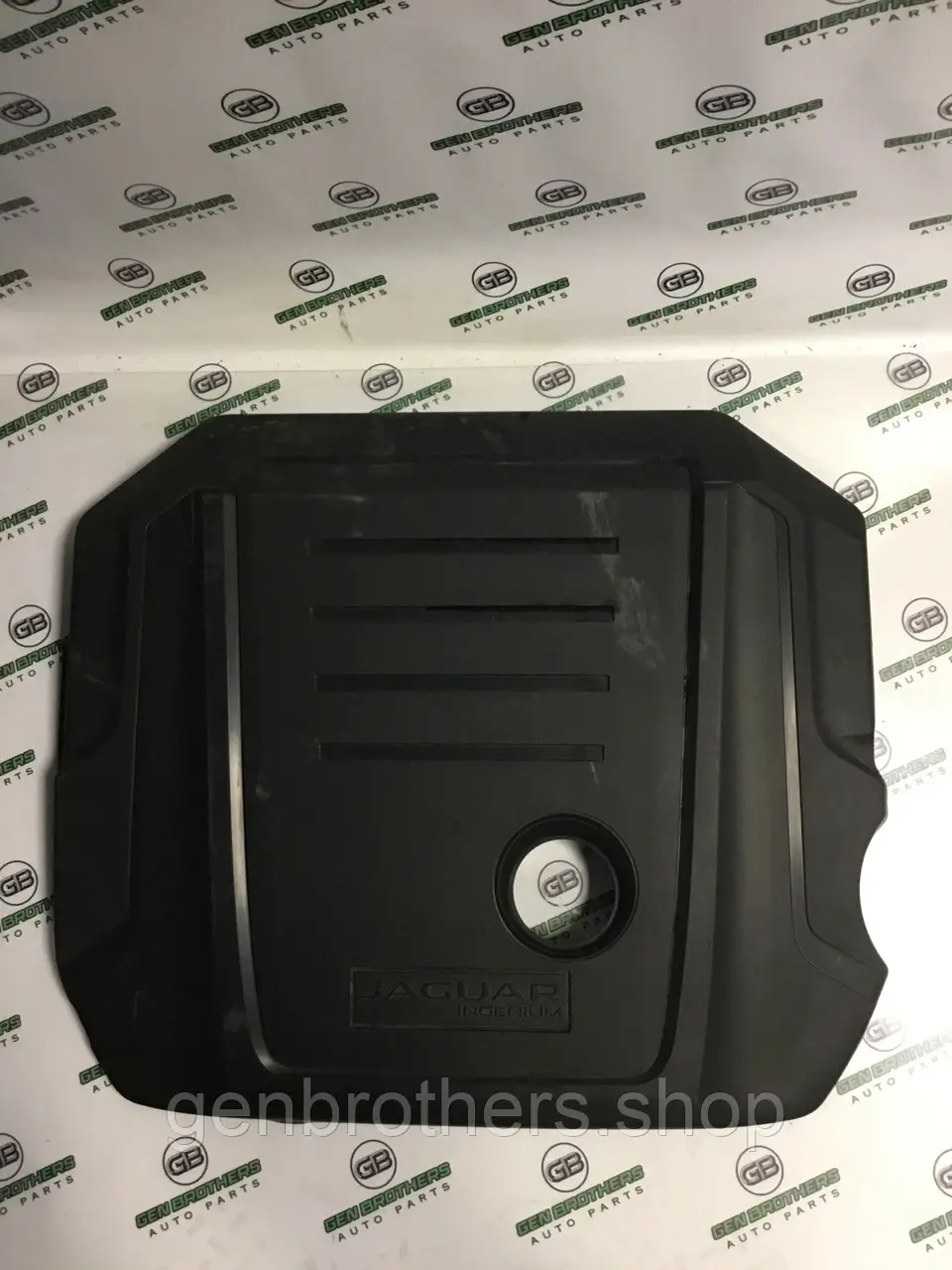 Кришка двигуна декоративна