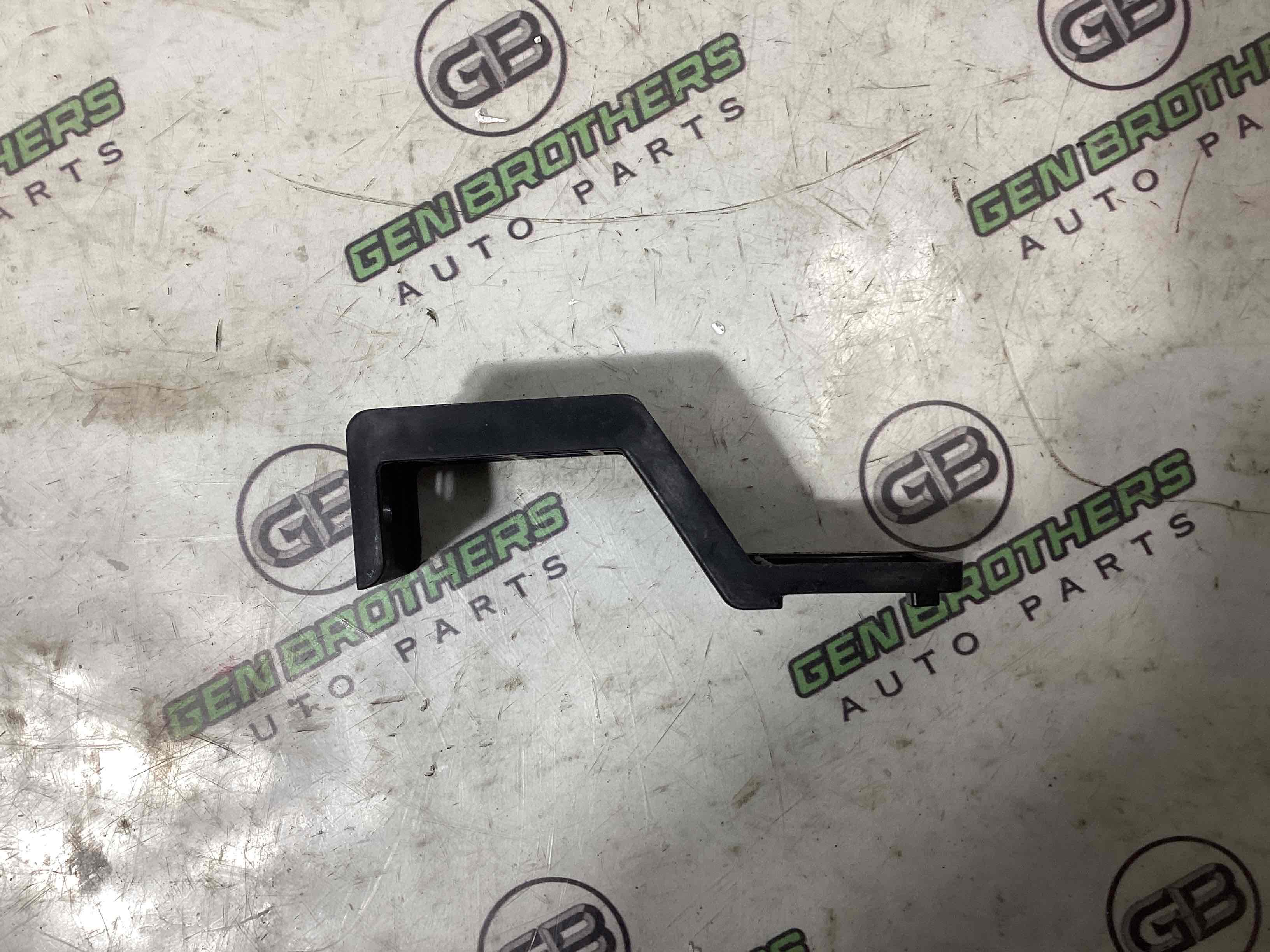 Кронштейн підсилювача бампера