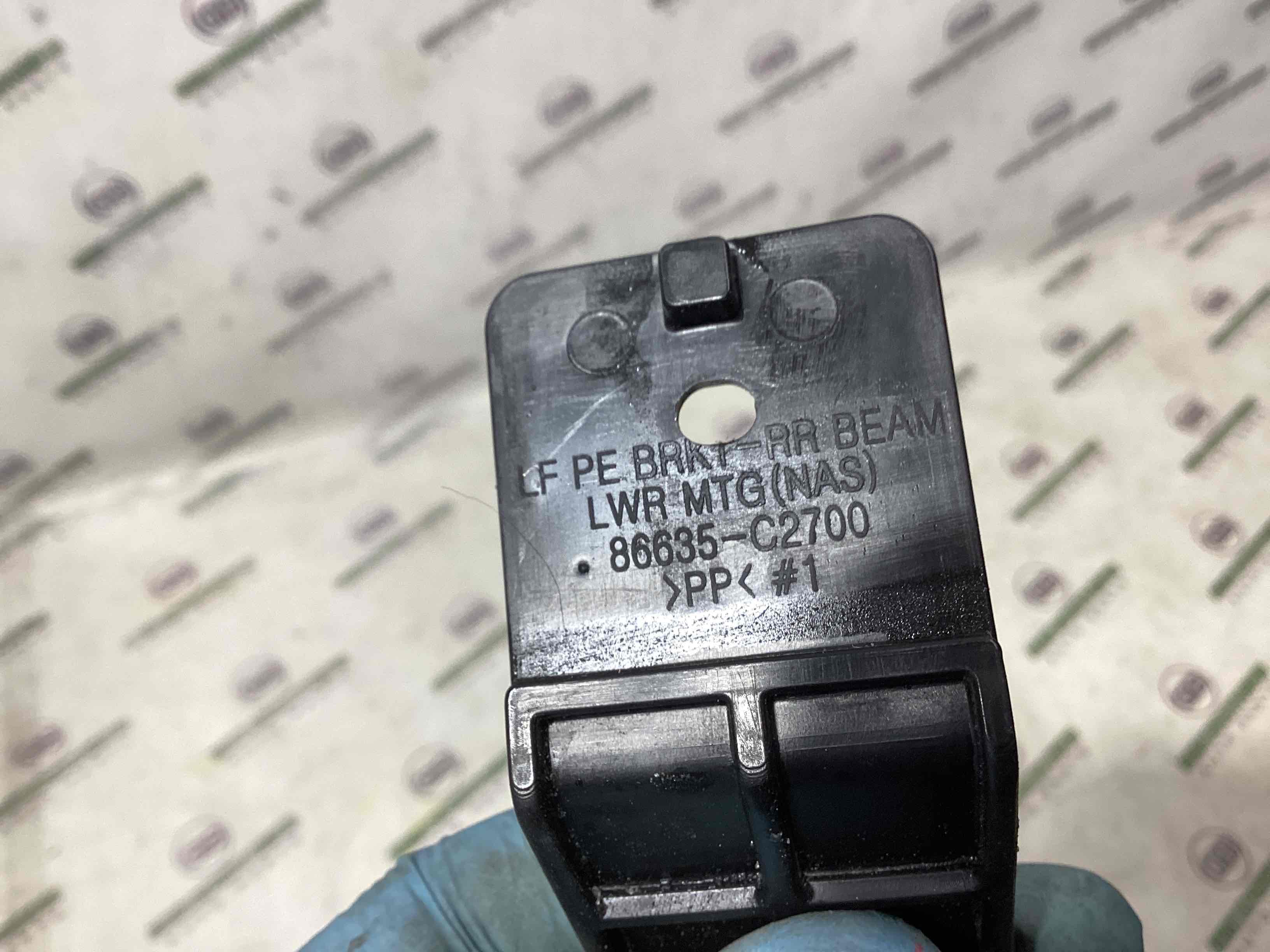 Кронштейн підсилювача бампера