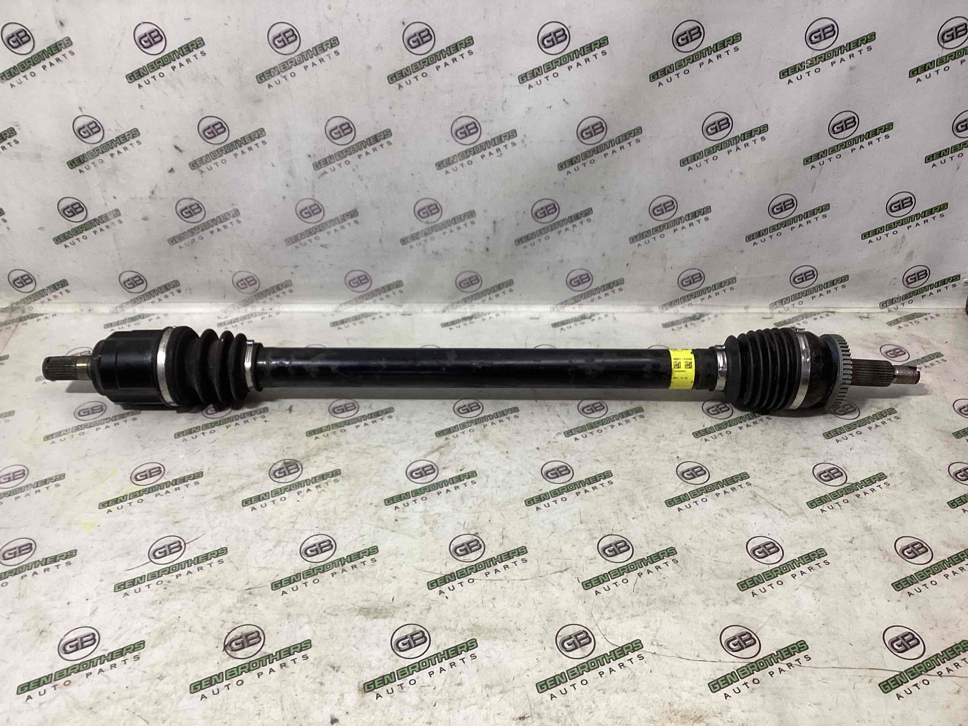 Піввісь передня права (привідний вал, ШРУС)