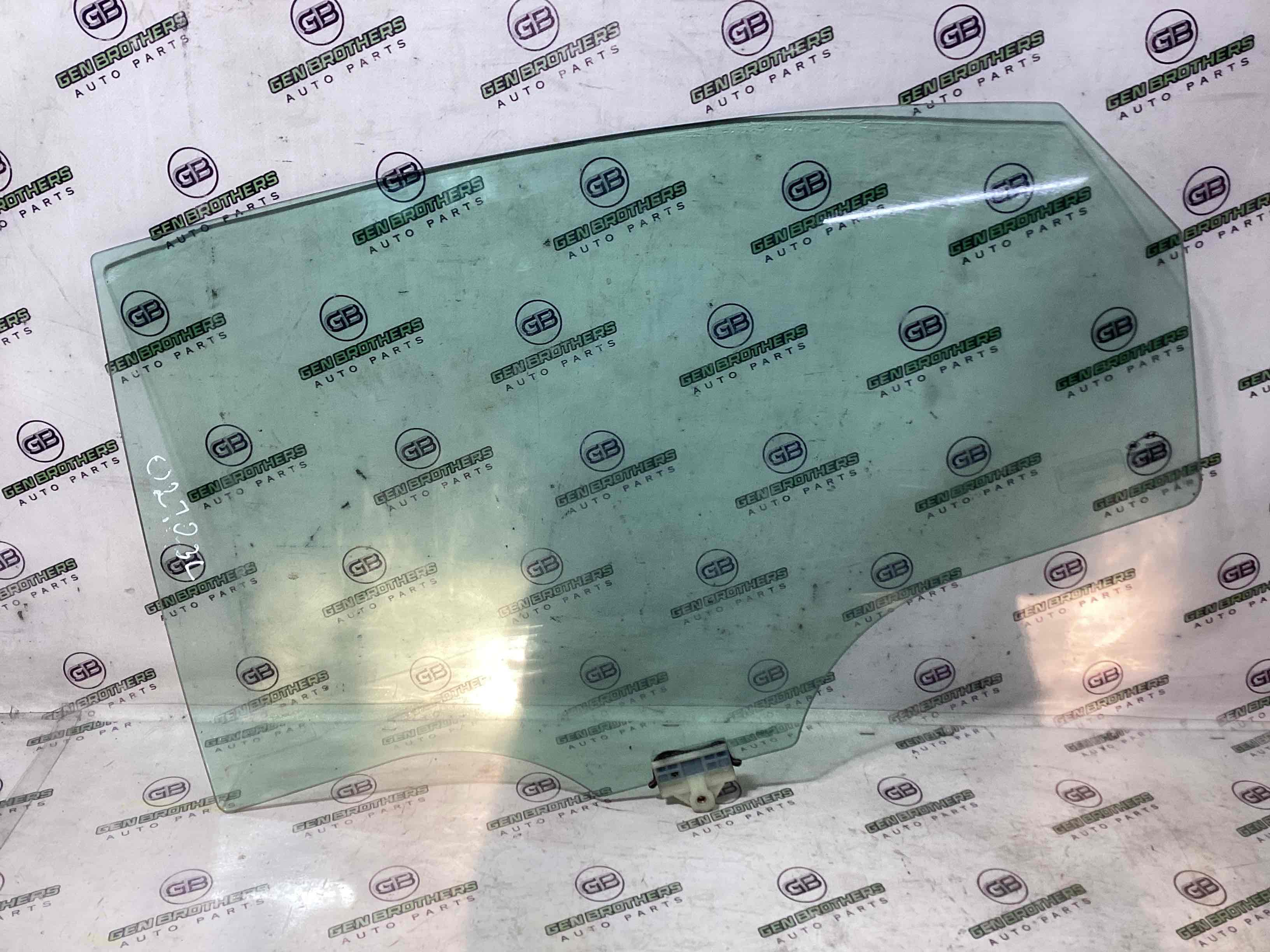 Скло заднє ліве