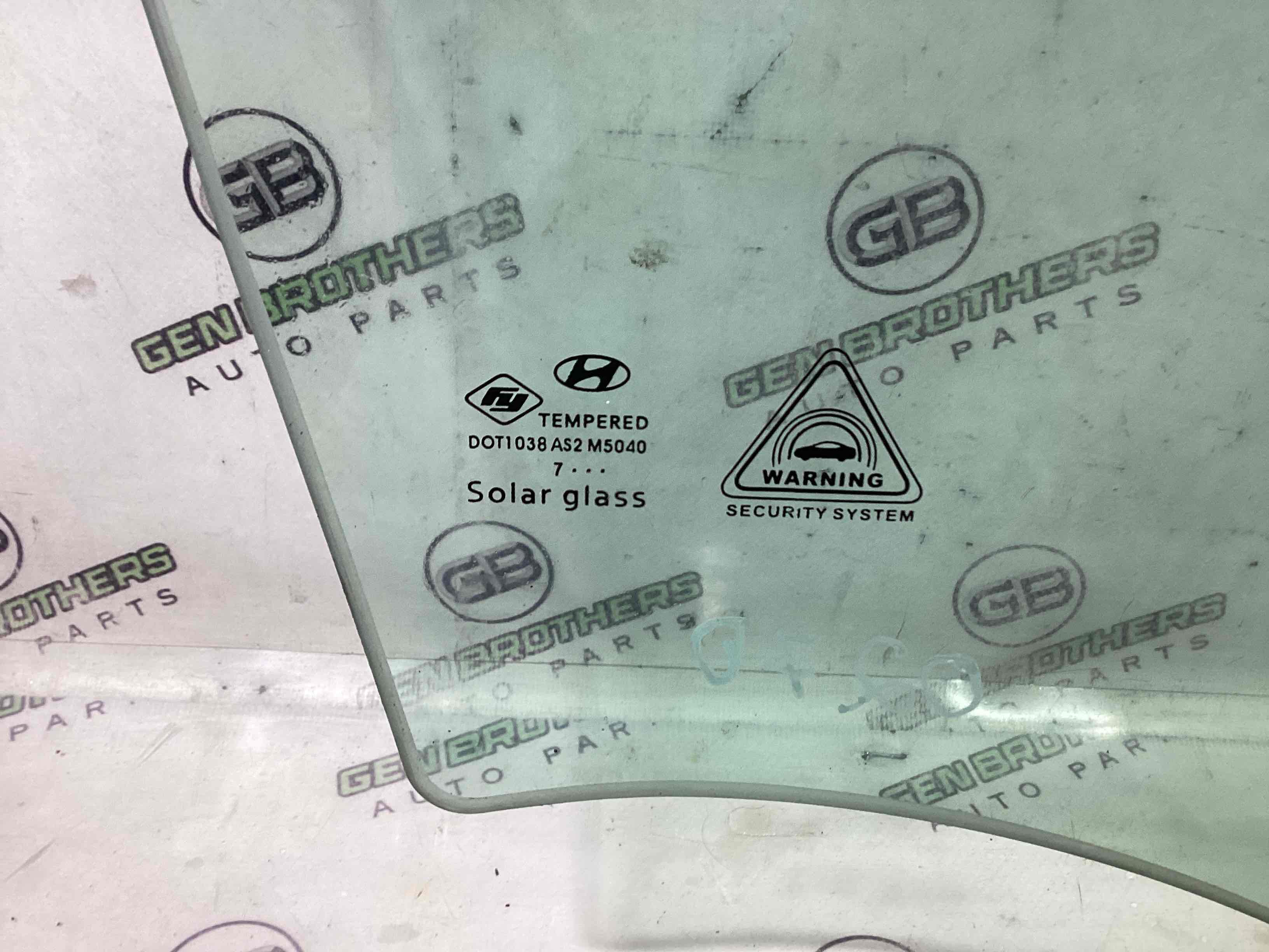 Скло переднє праве