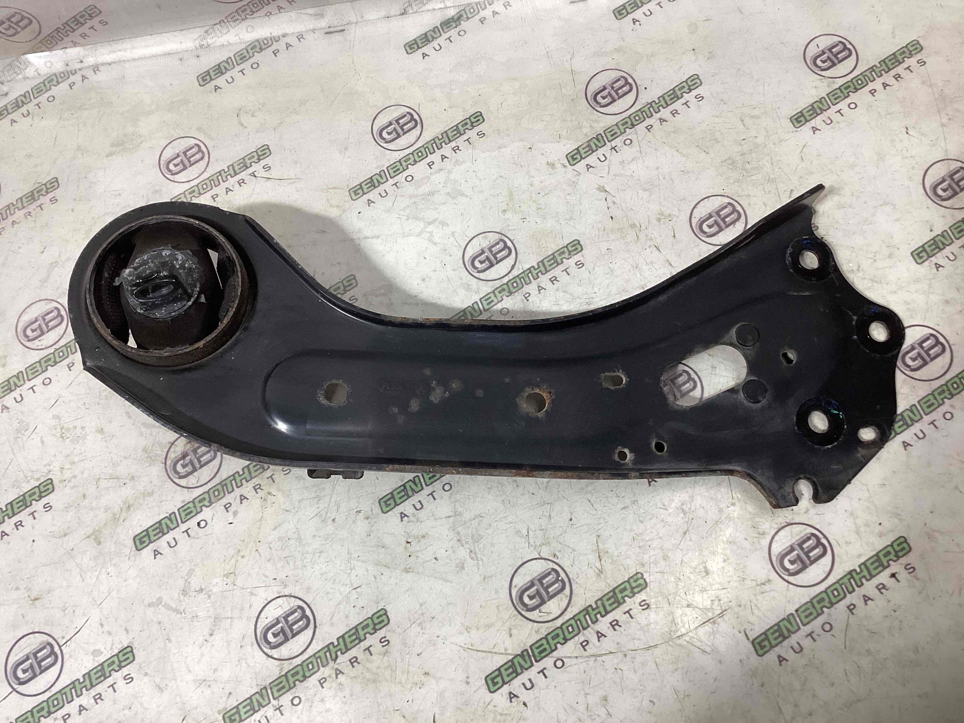 Важіль задній лівий