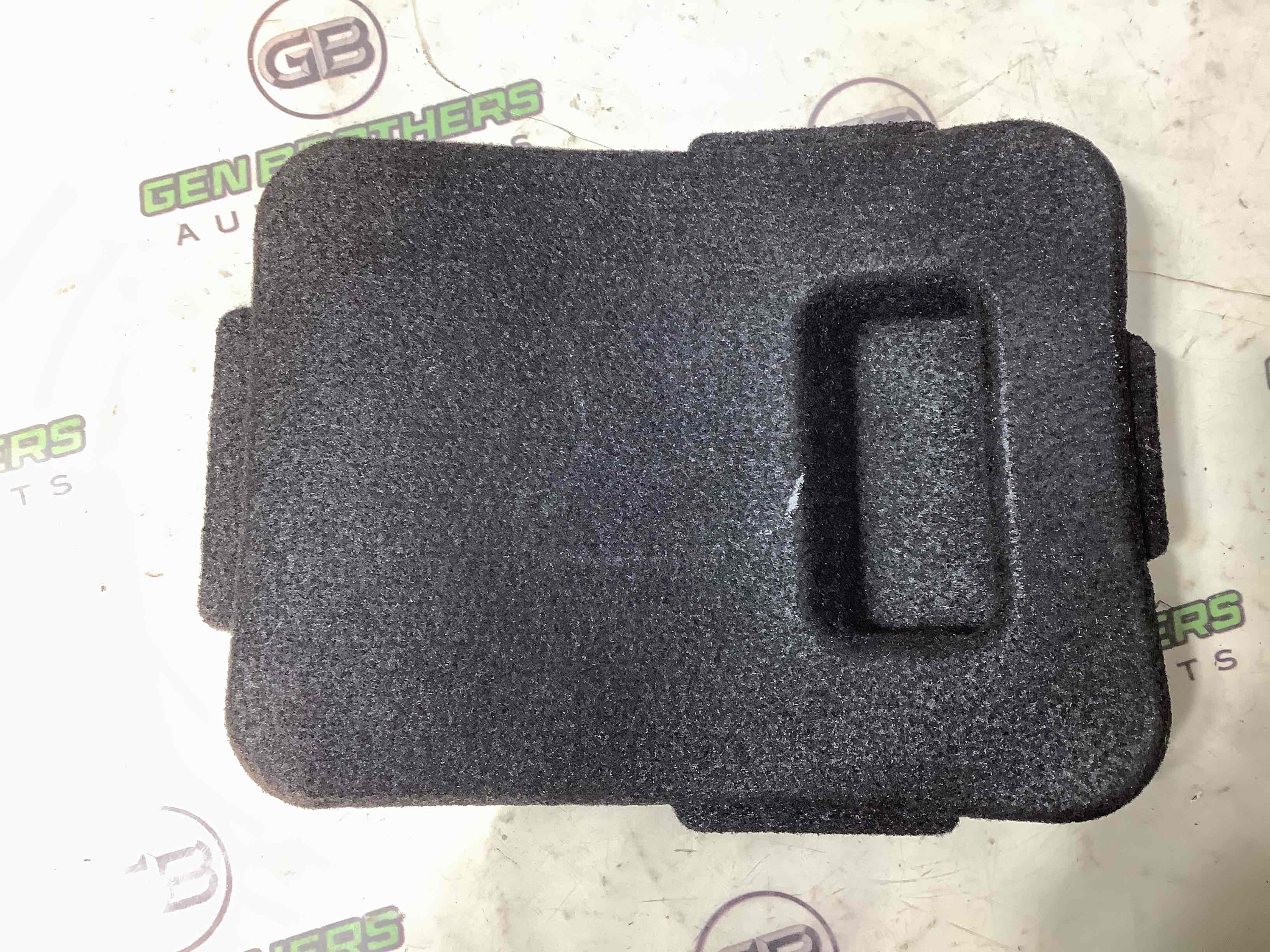 Елементи оздоблення багажника