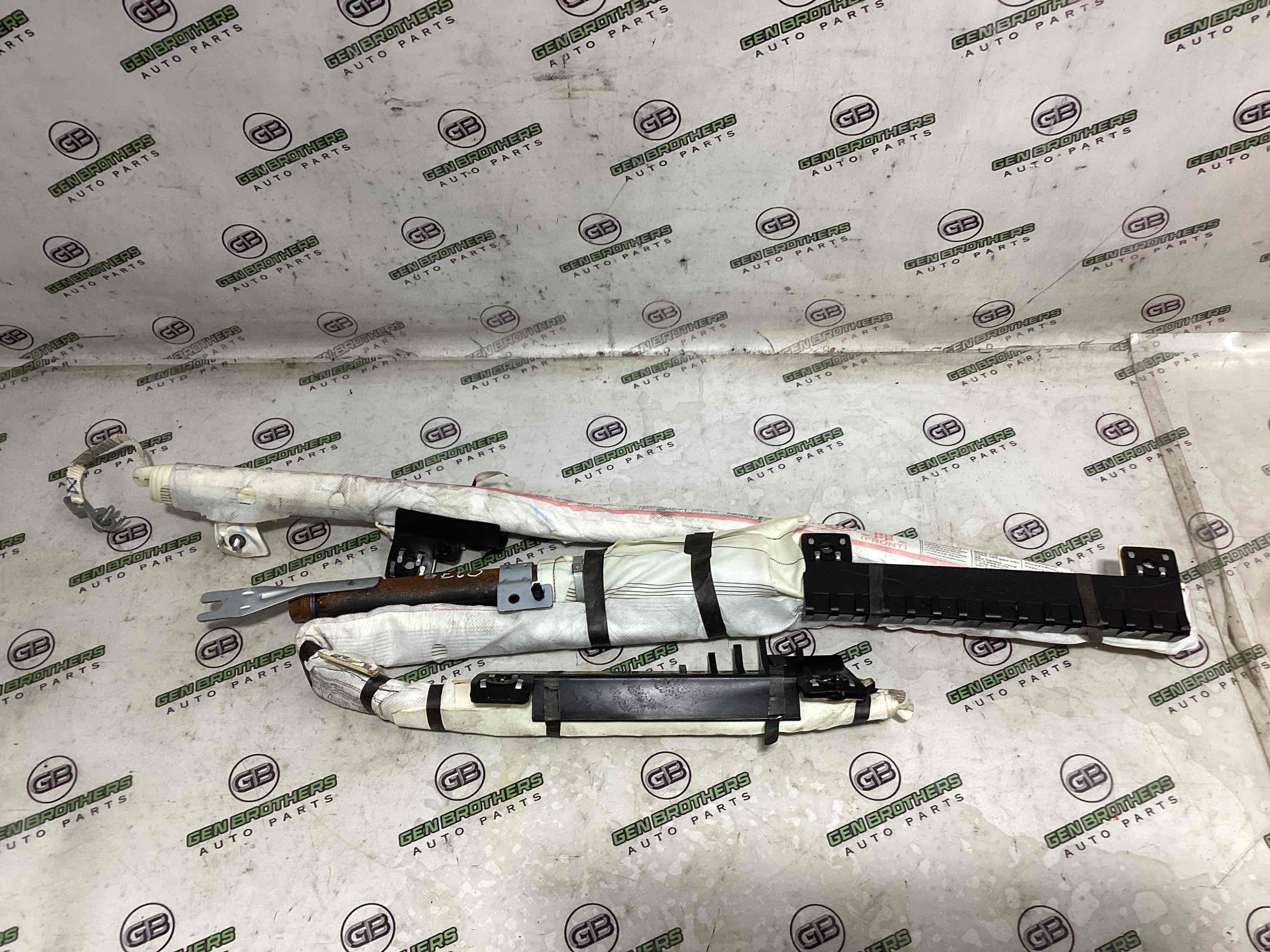 Подушка безпеки збоку шторка