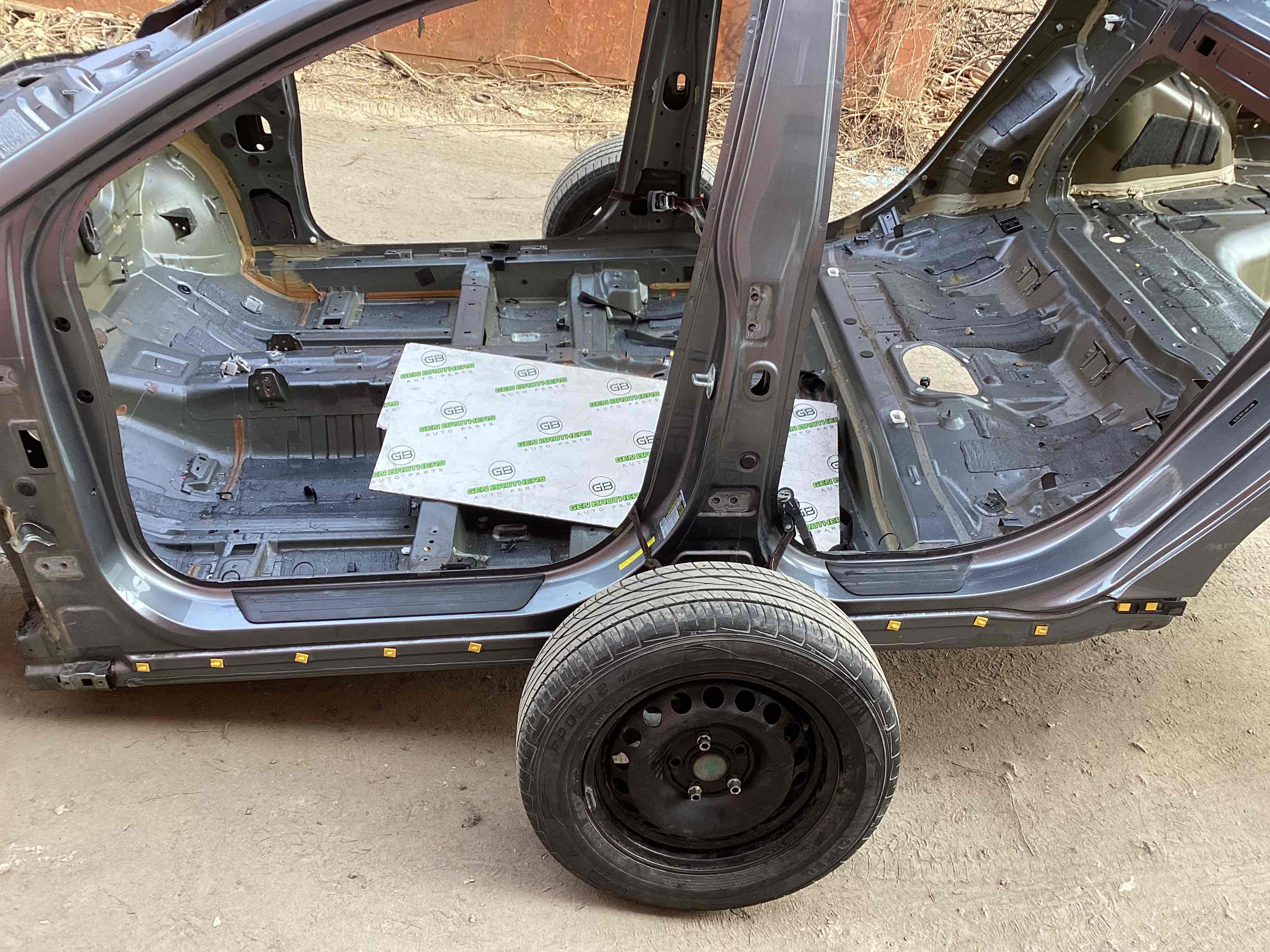 Стійки кузова та пороги