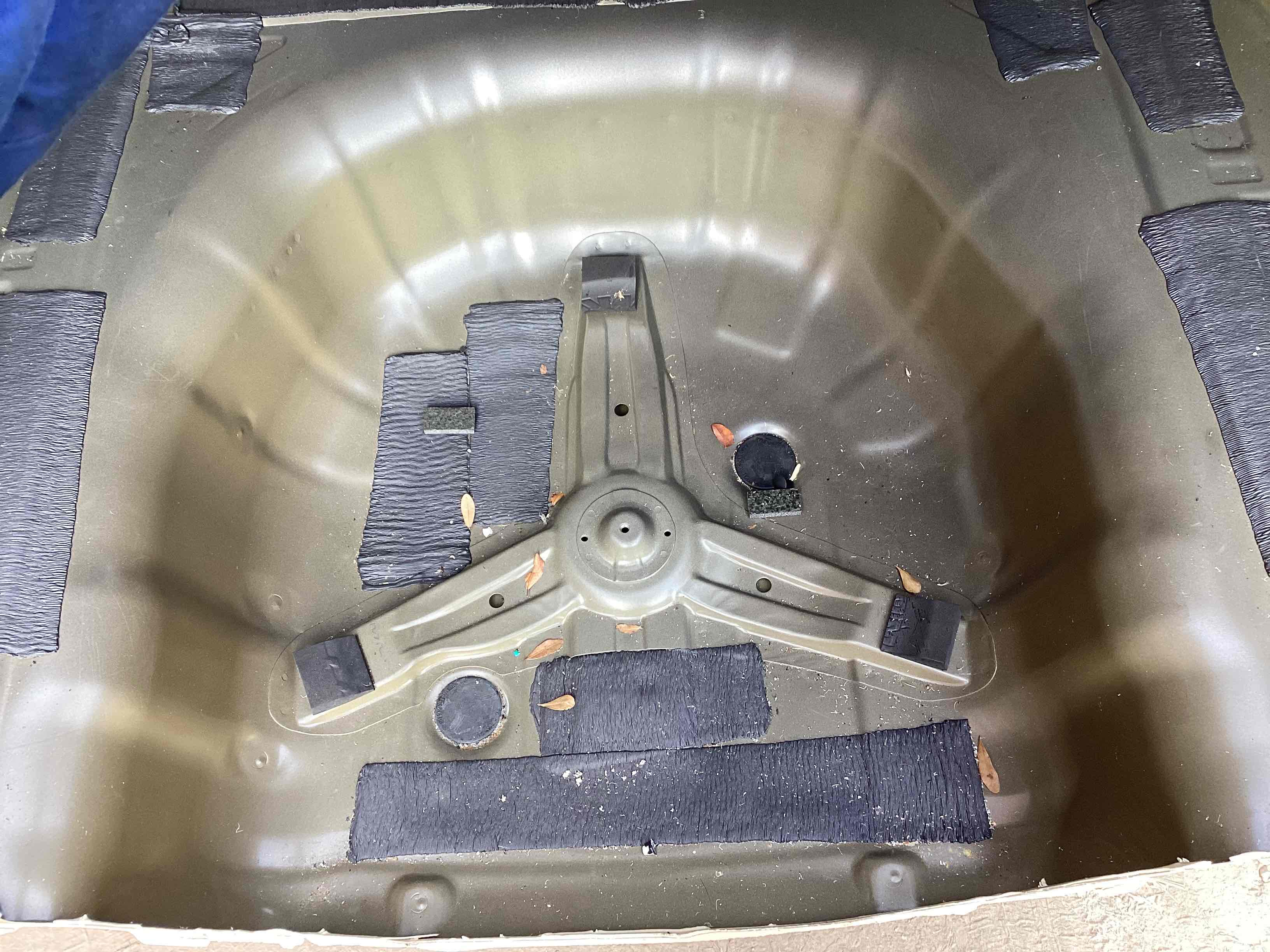 Корито багажника