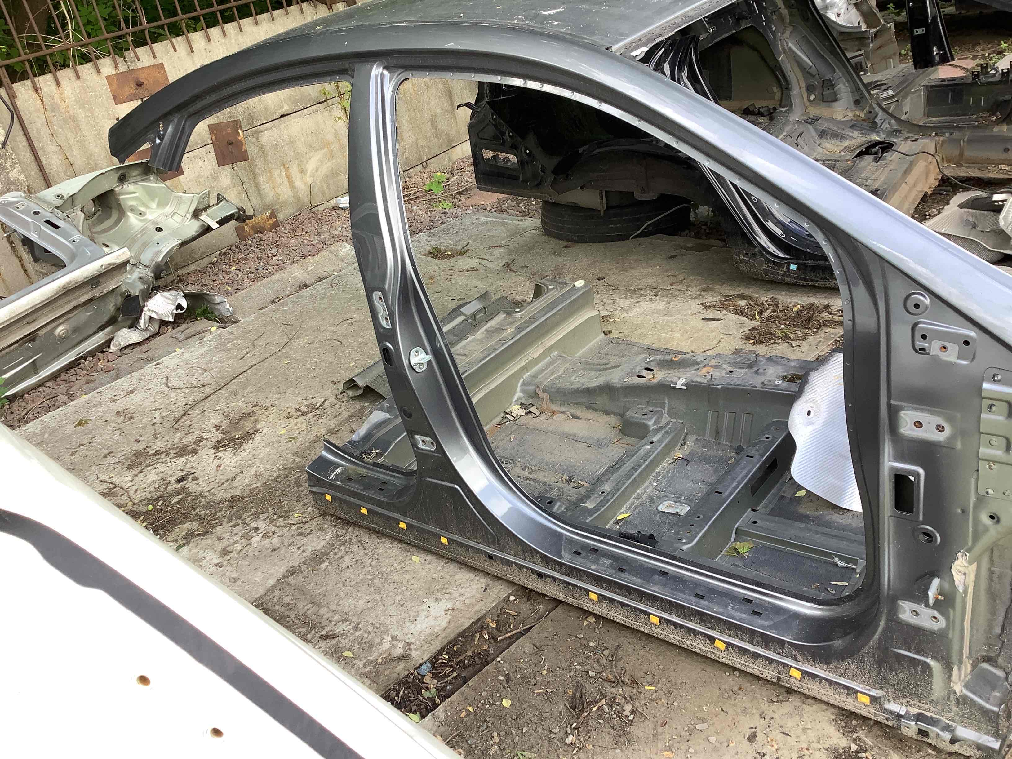 Стійки кузова та пороги