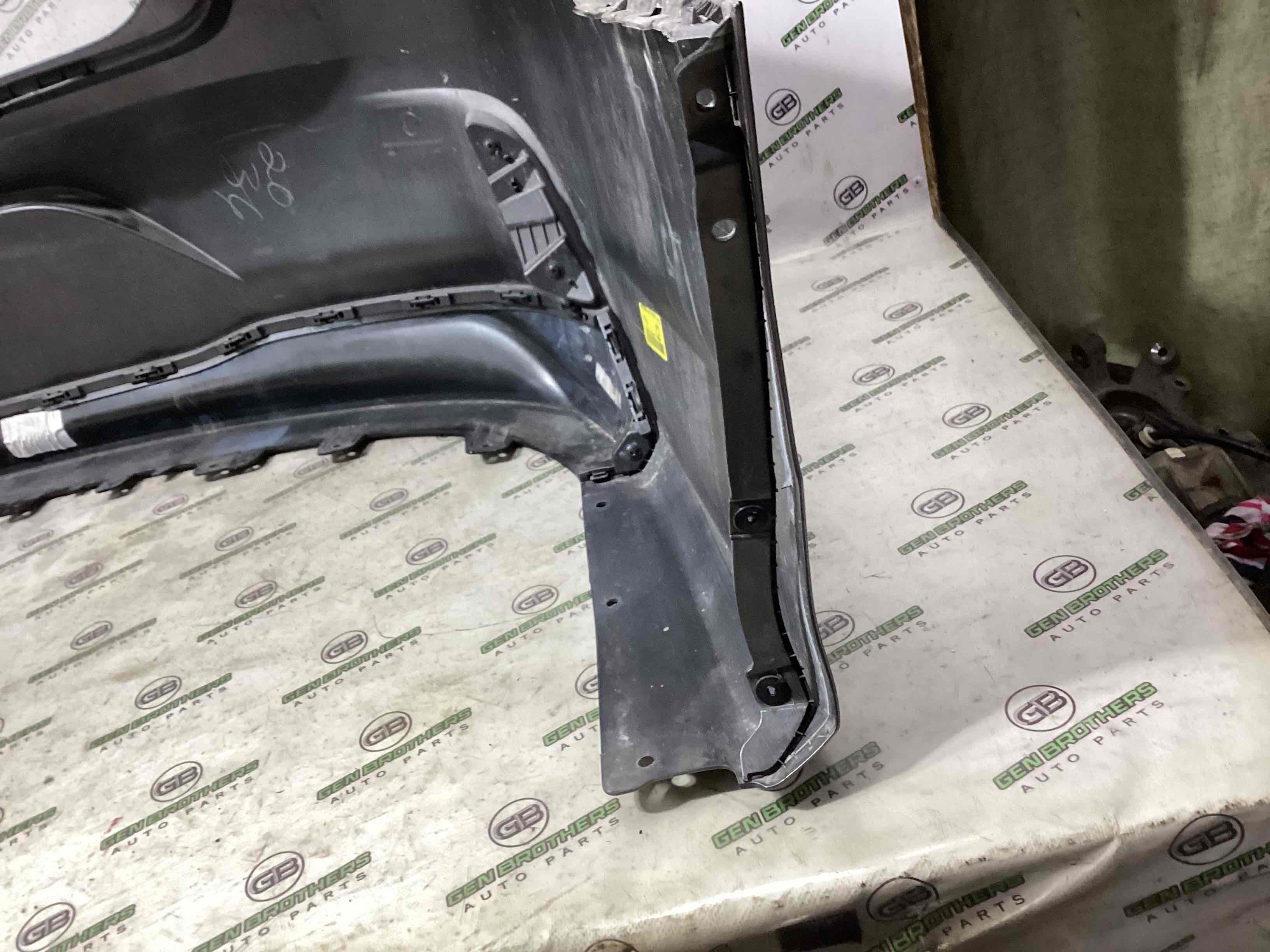 Бампер задній