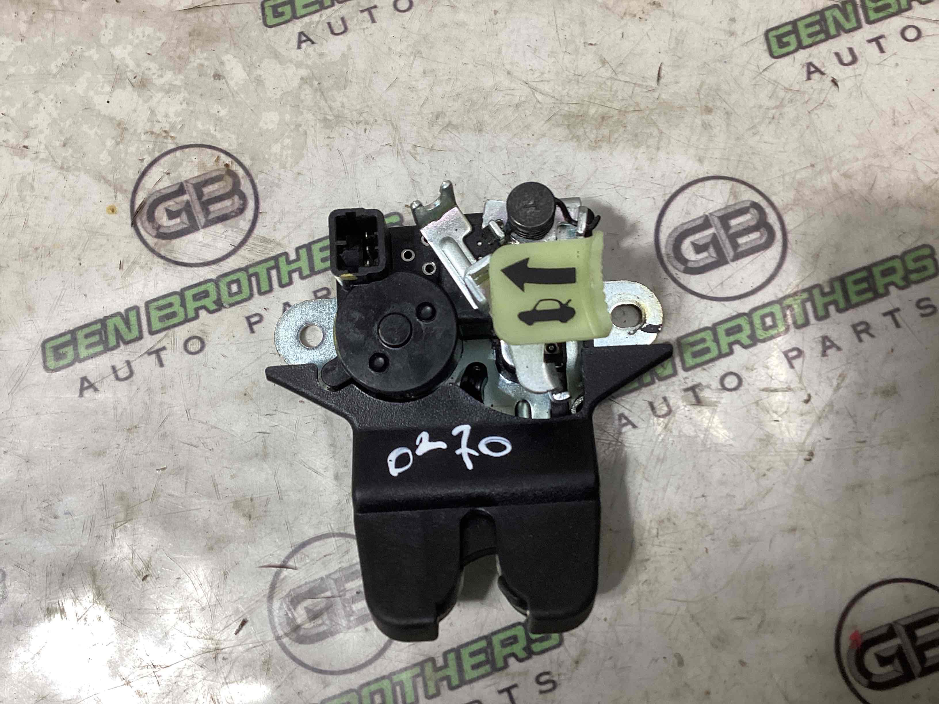 Замок багажника