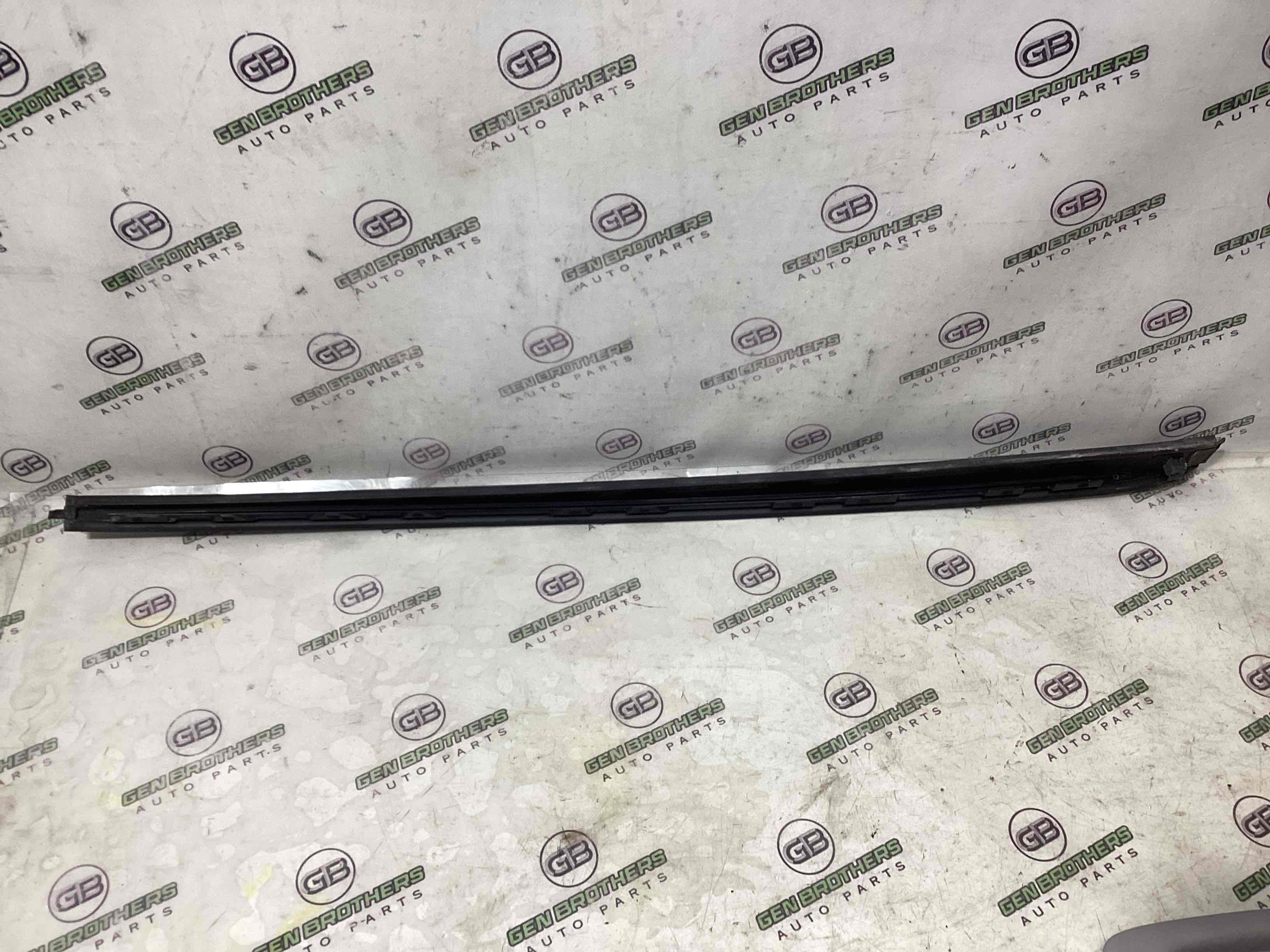 Молдинг лобового скла