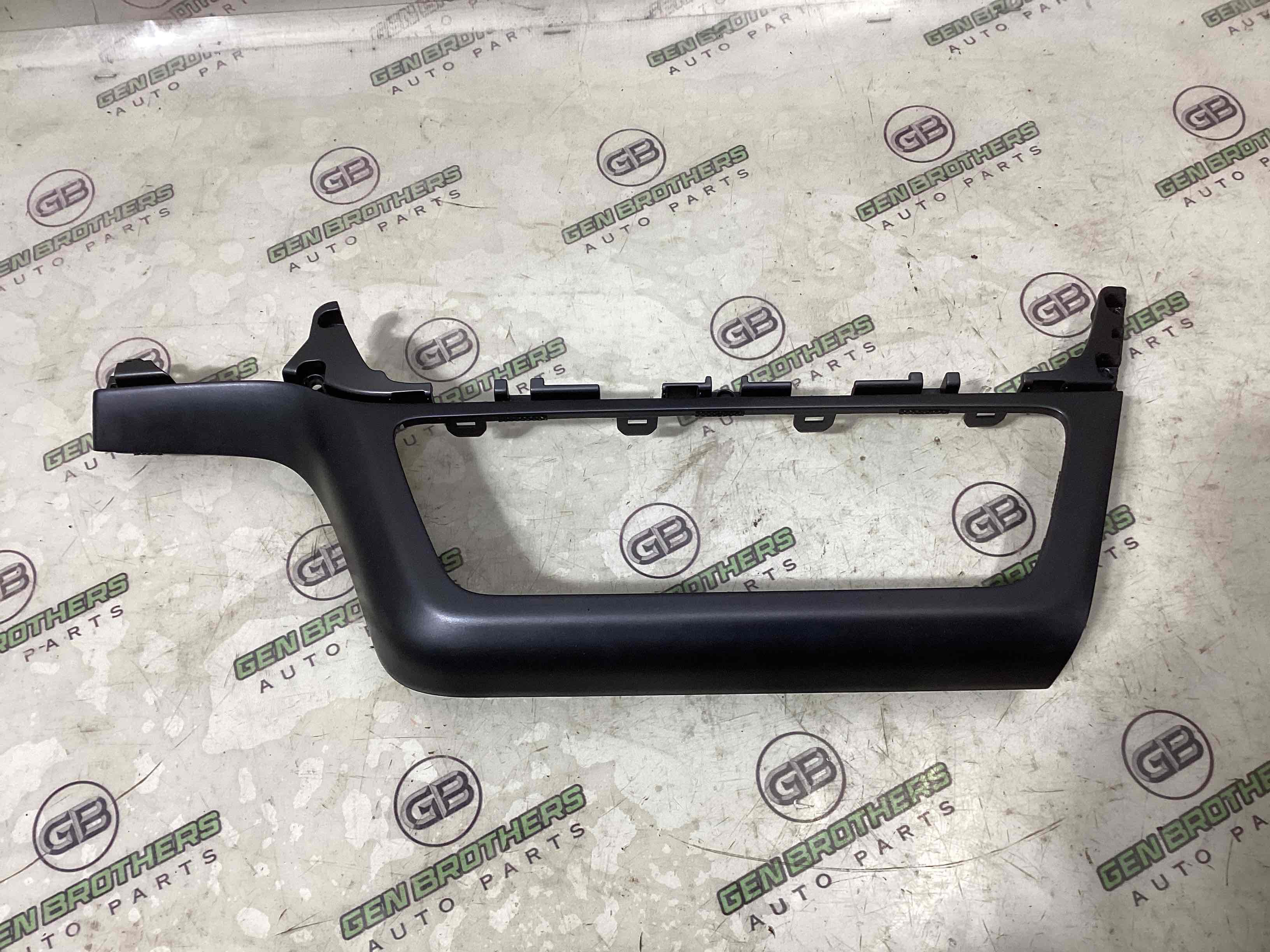 Оздоблення центральної консолі