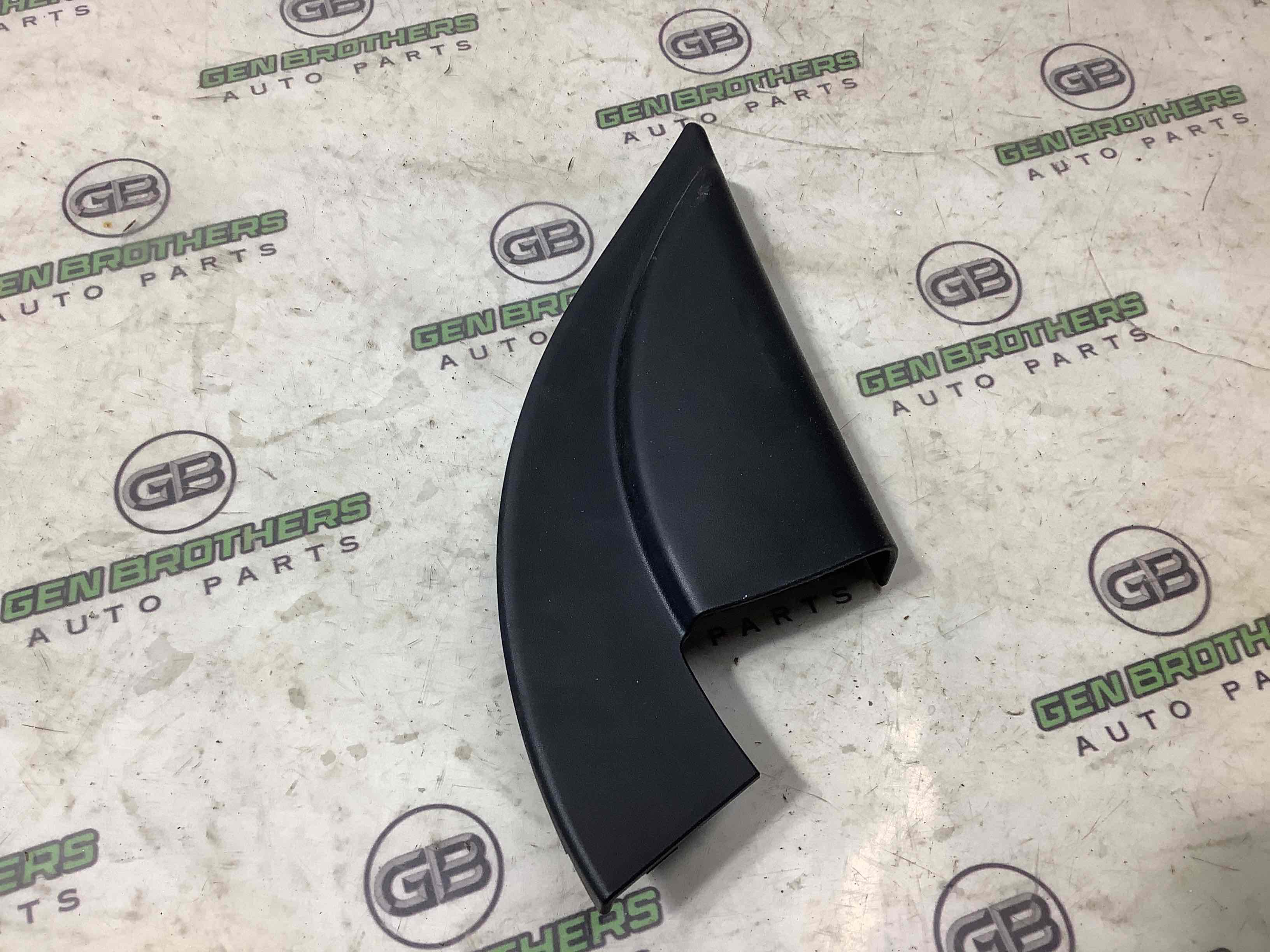 Корпус, накладка, кріплення лівого дзеркала