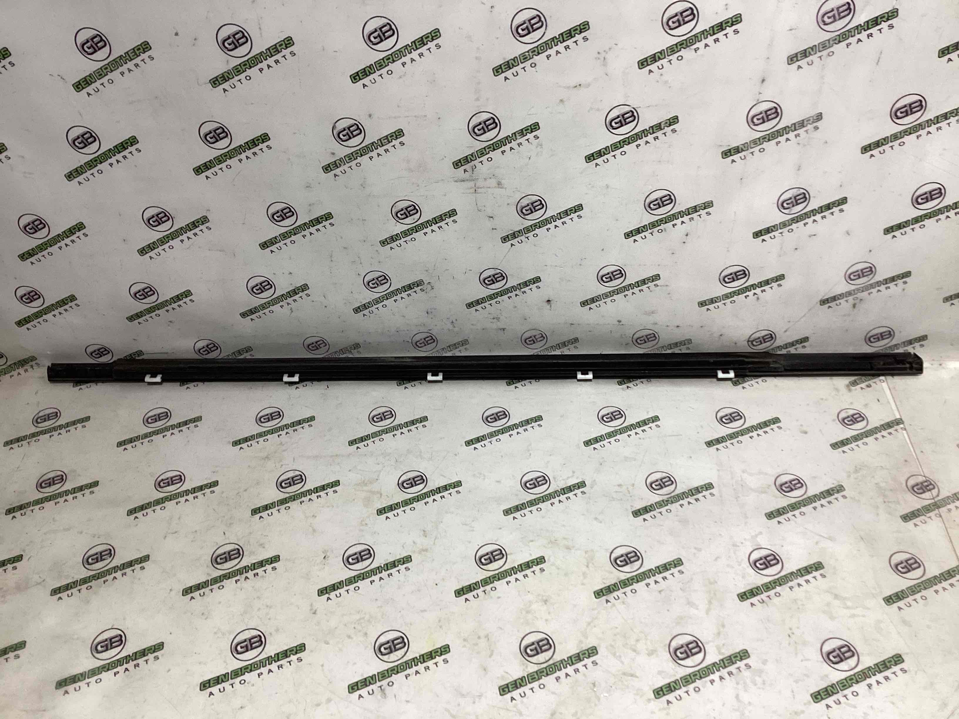 Молдинг двері передньої лівої