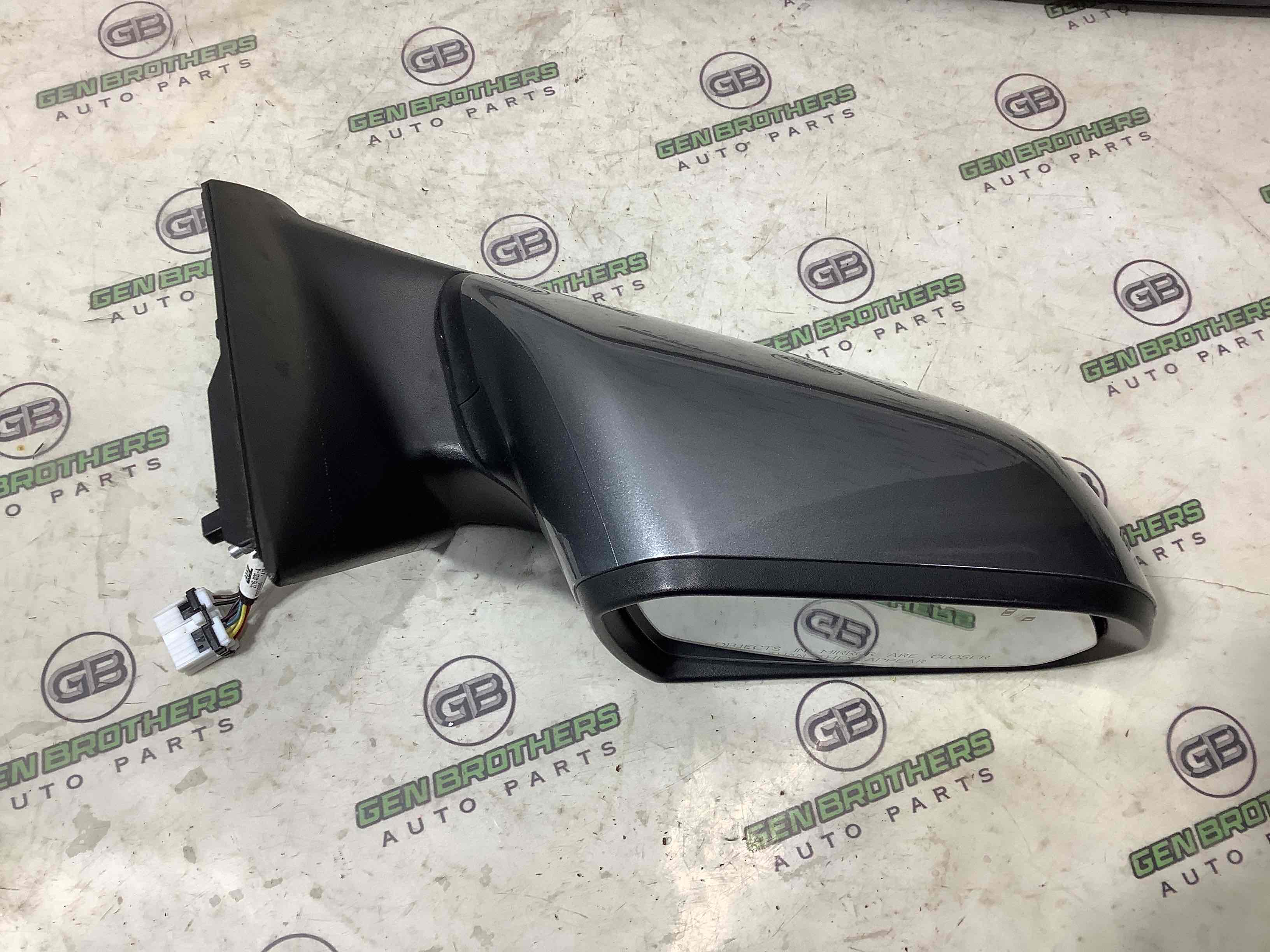 Дзеркало зовнішнє праве