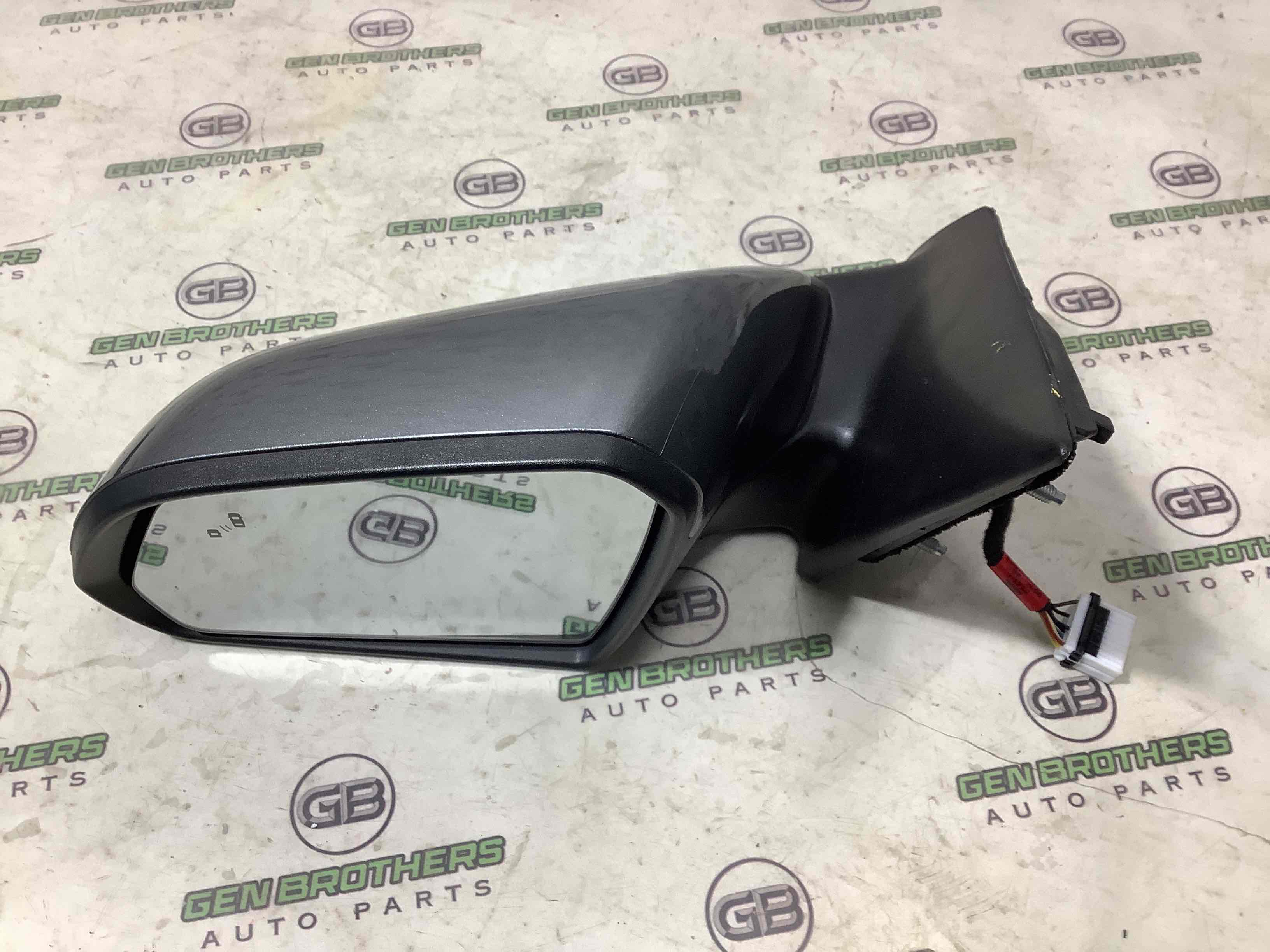 Дзеркало зовнішнє ліве