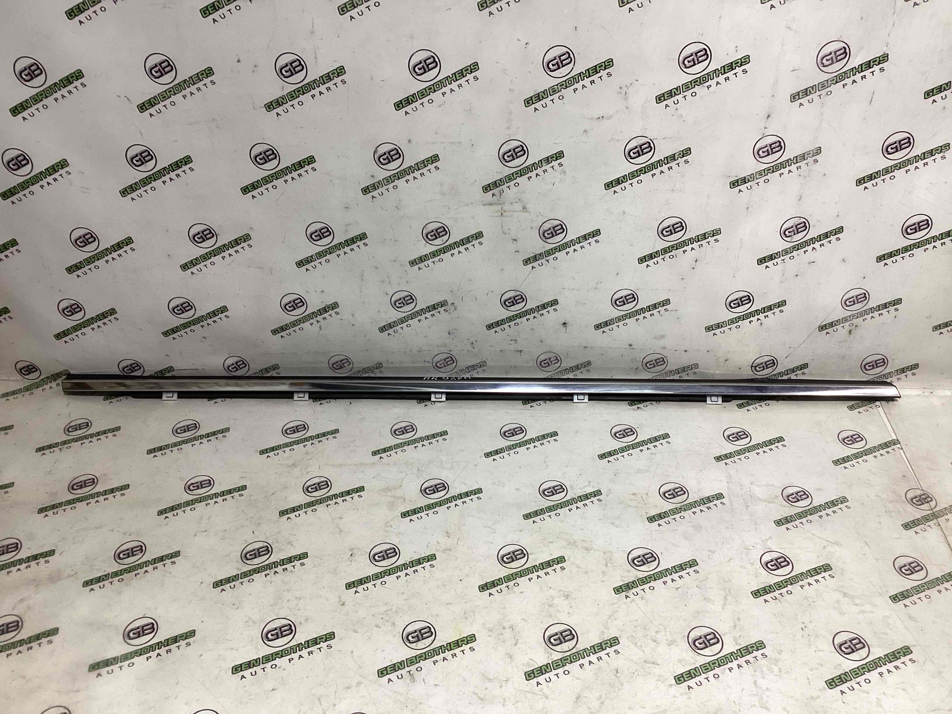 Молдинг двері передньої правої