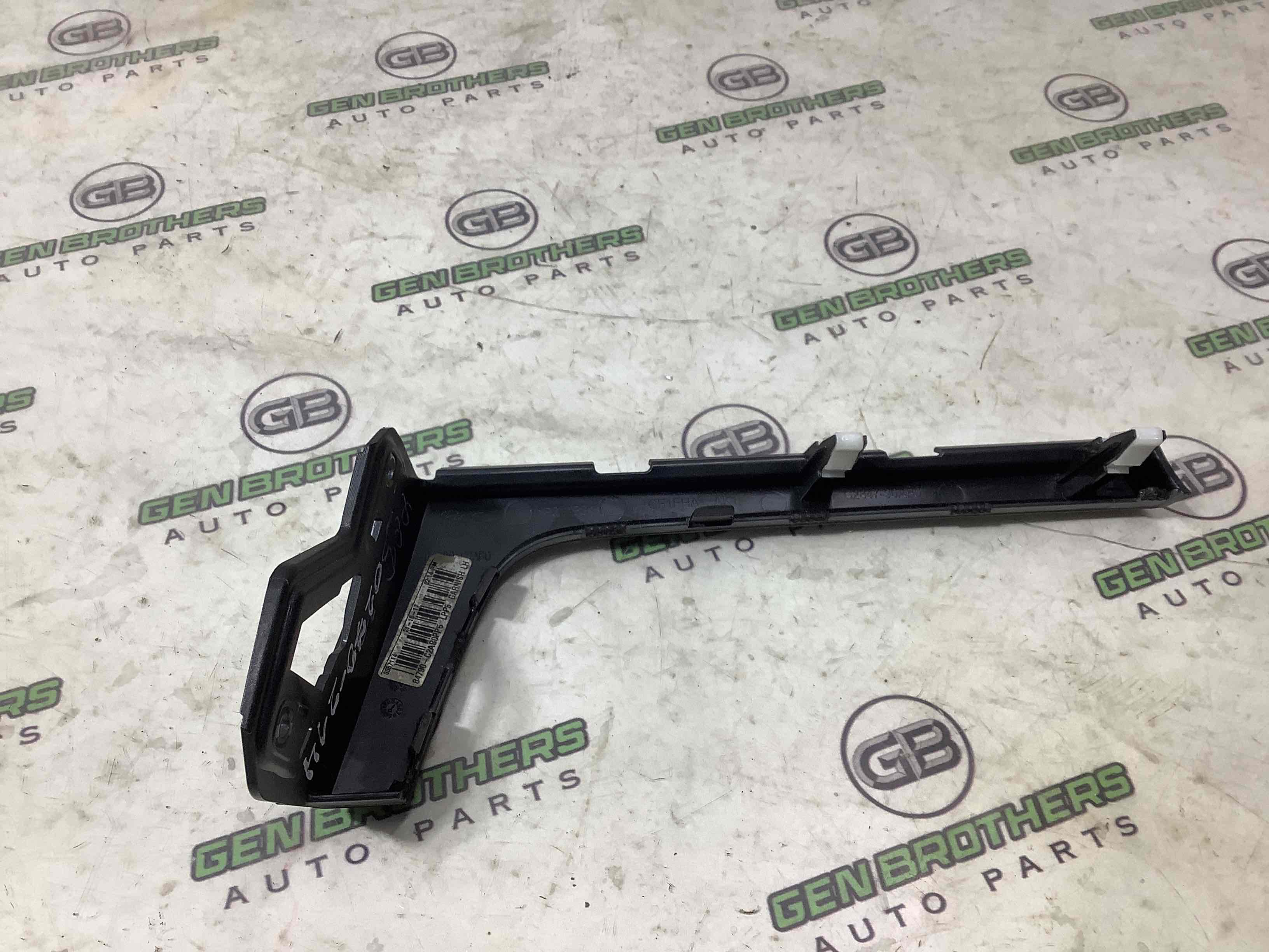 Обшивка панелі приладів торпедо