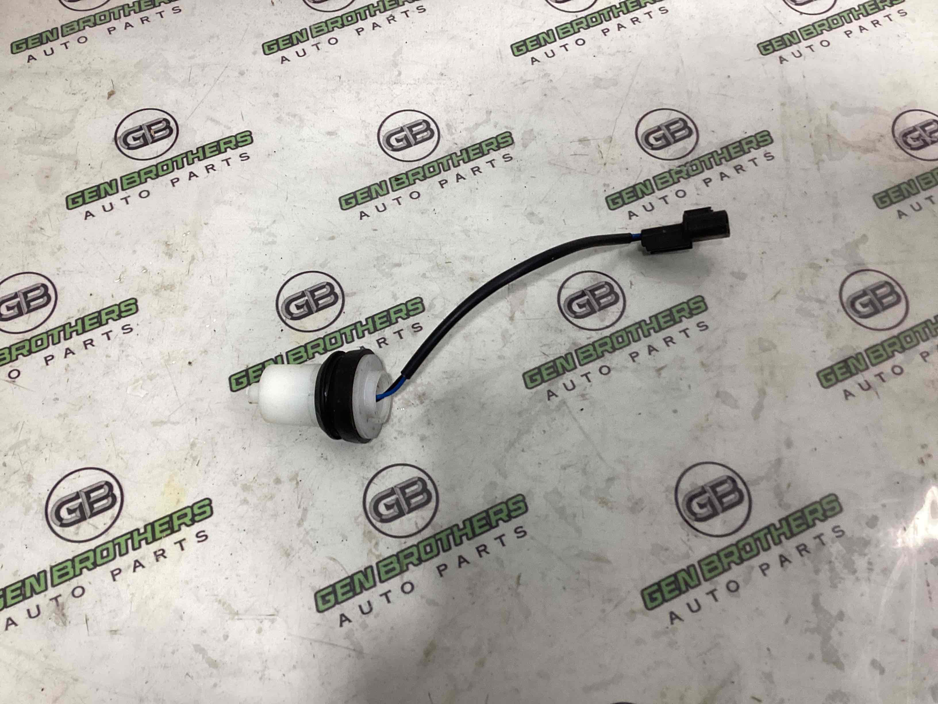 Датчик рівня бачка омивача