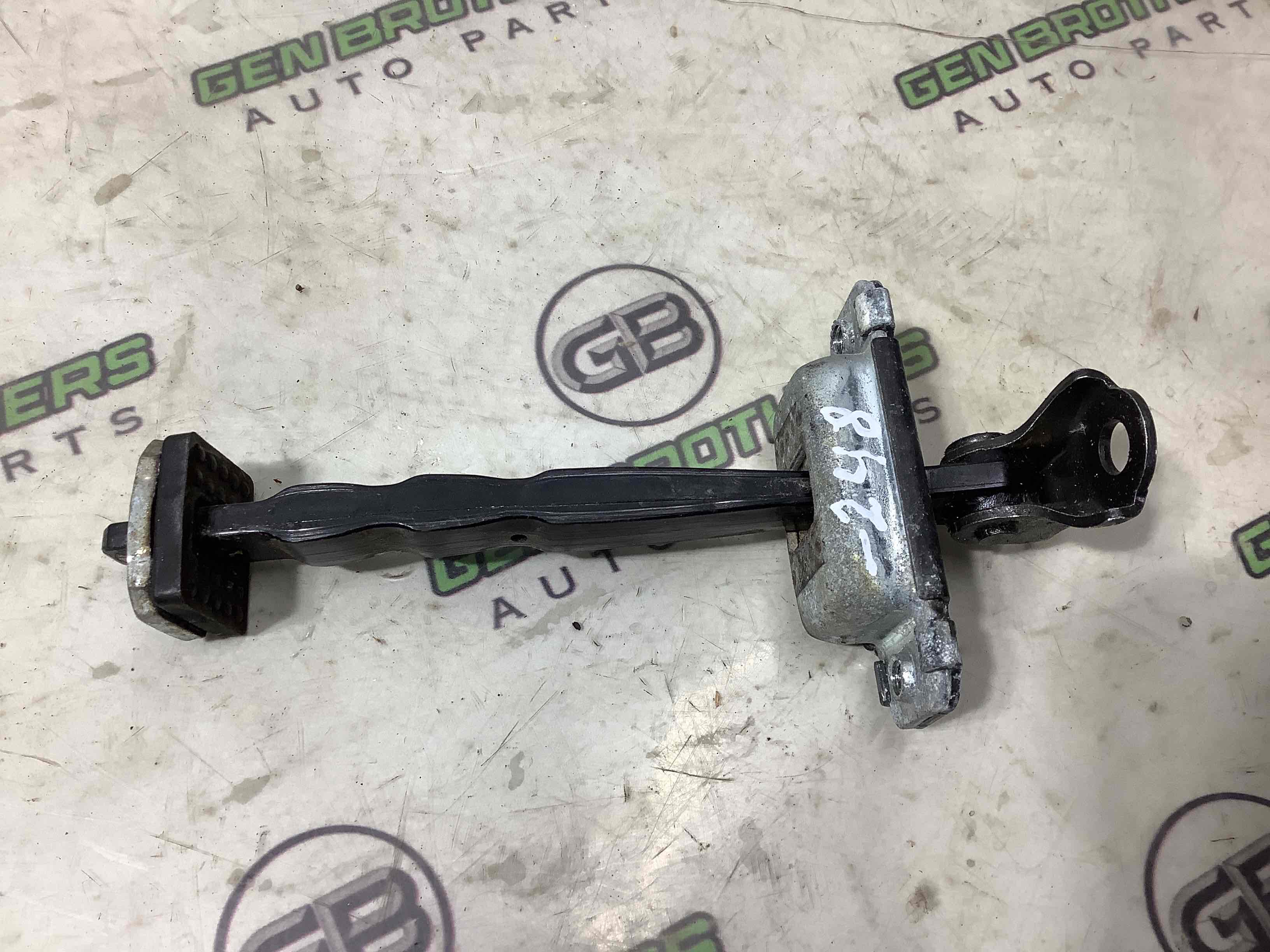 Обмежувач відчинення дверей