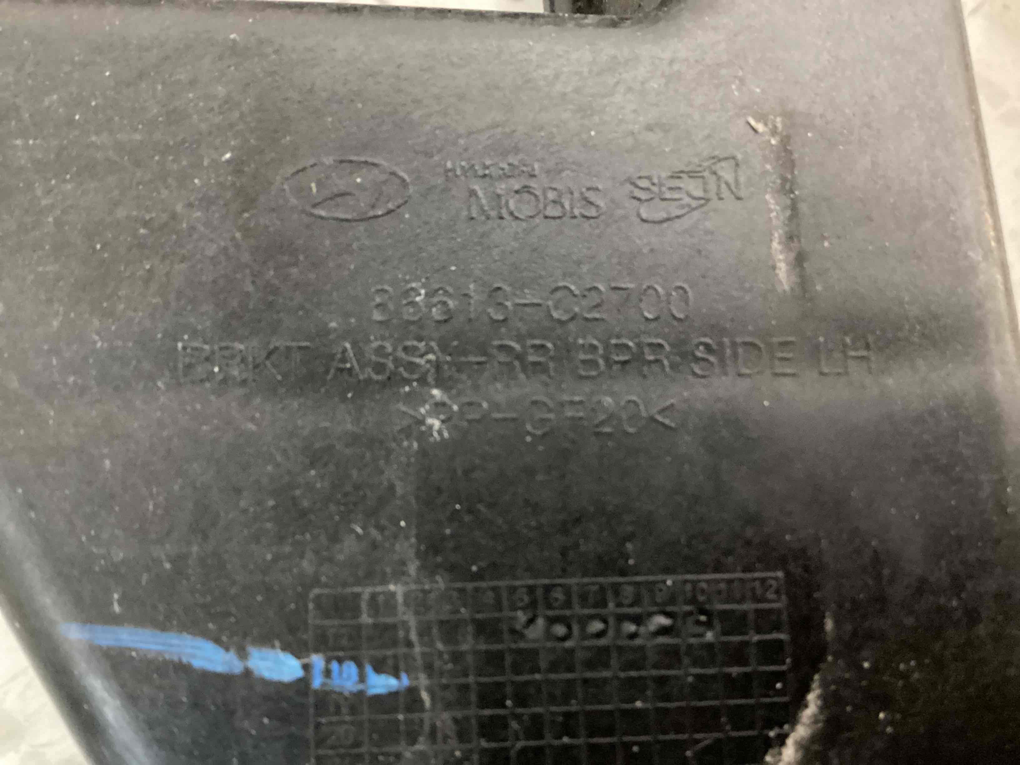 Кріплення заднього бампера ліве