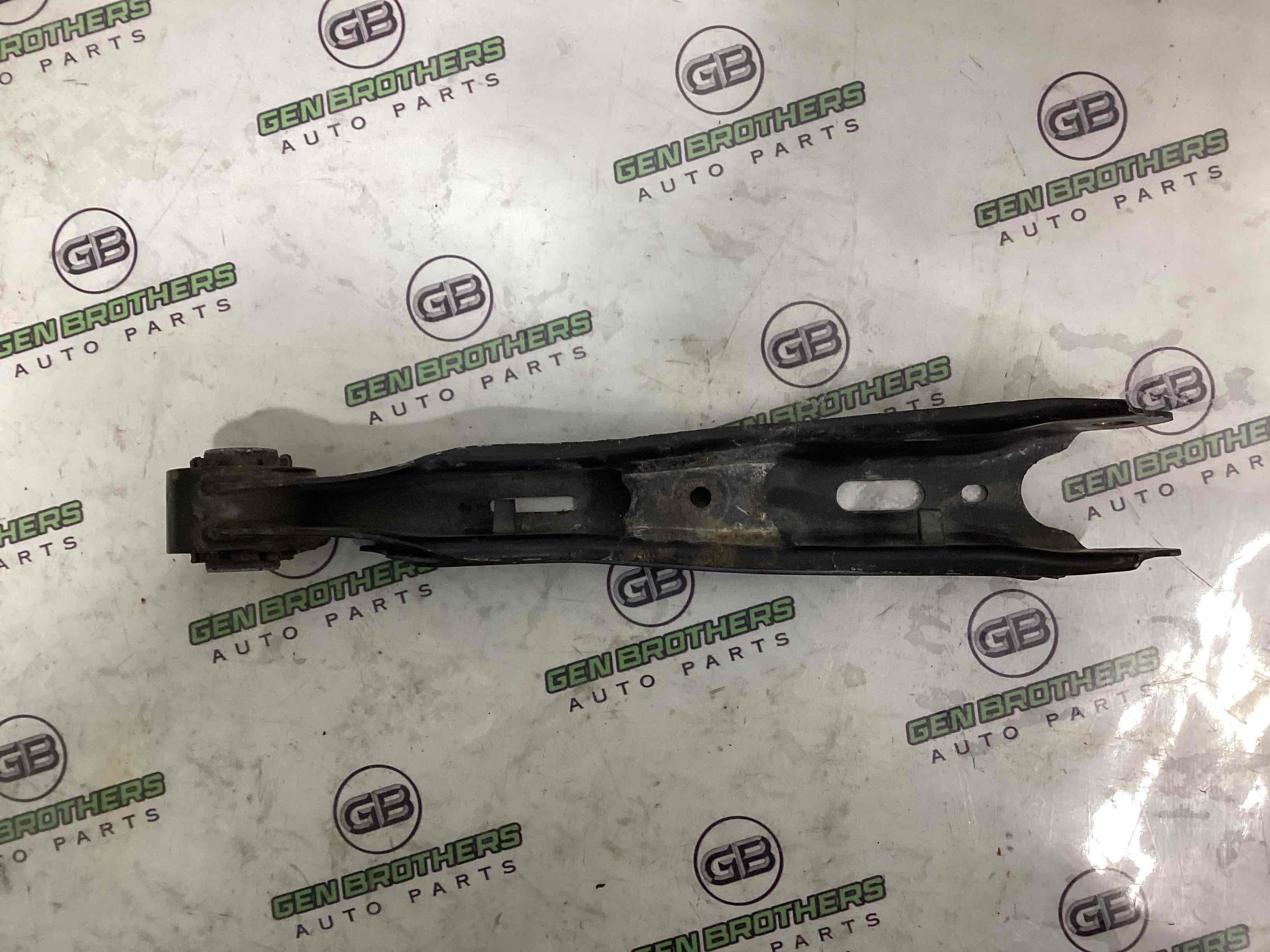 Важіль задній лівий