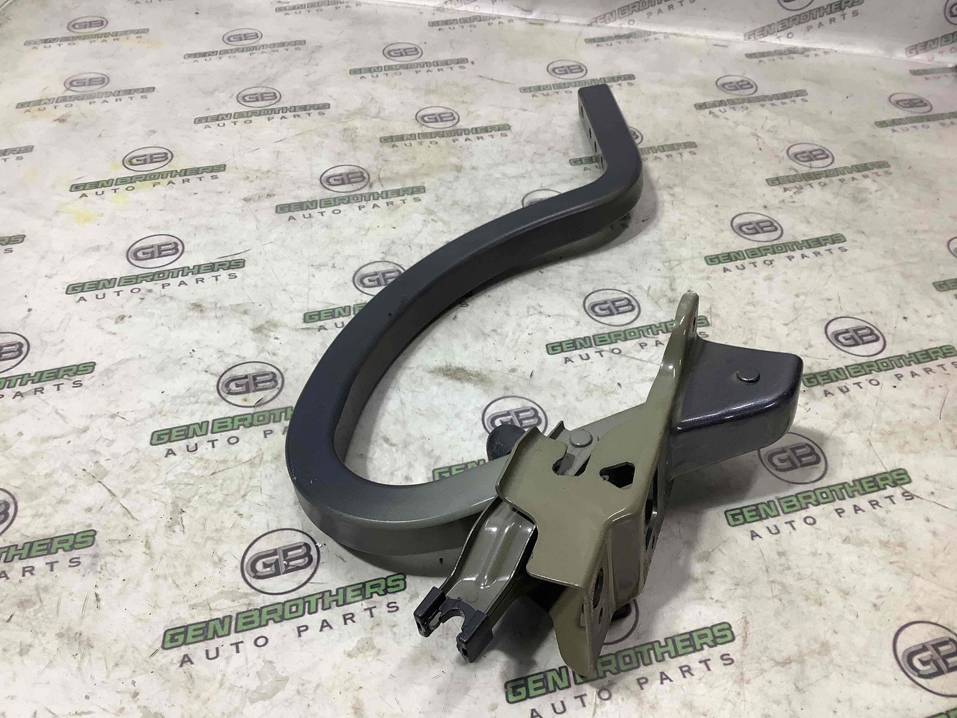 Петля кришки багажника, двері багажника