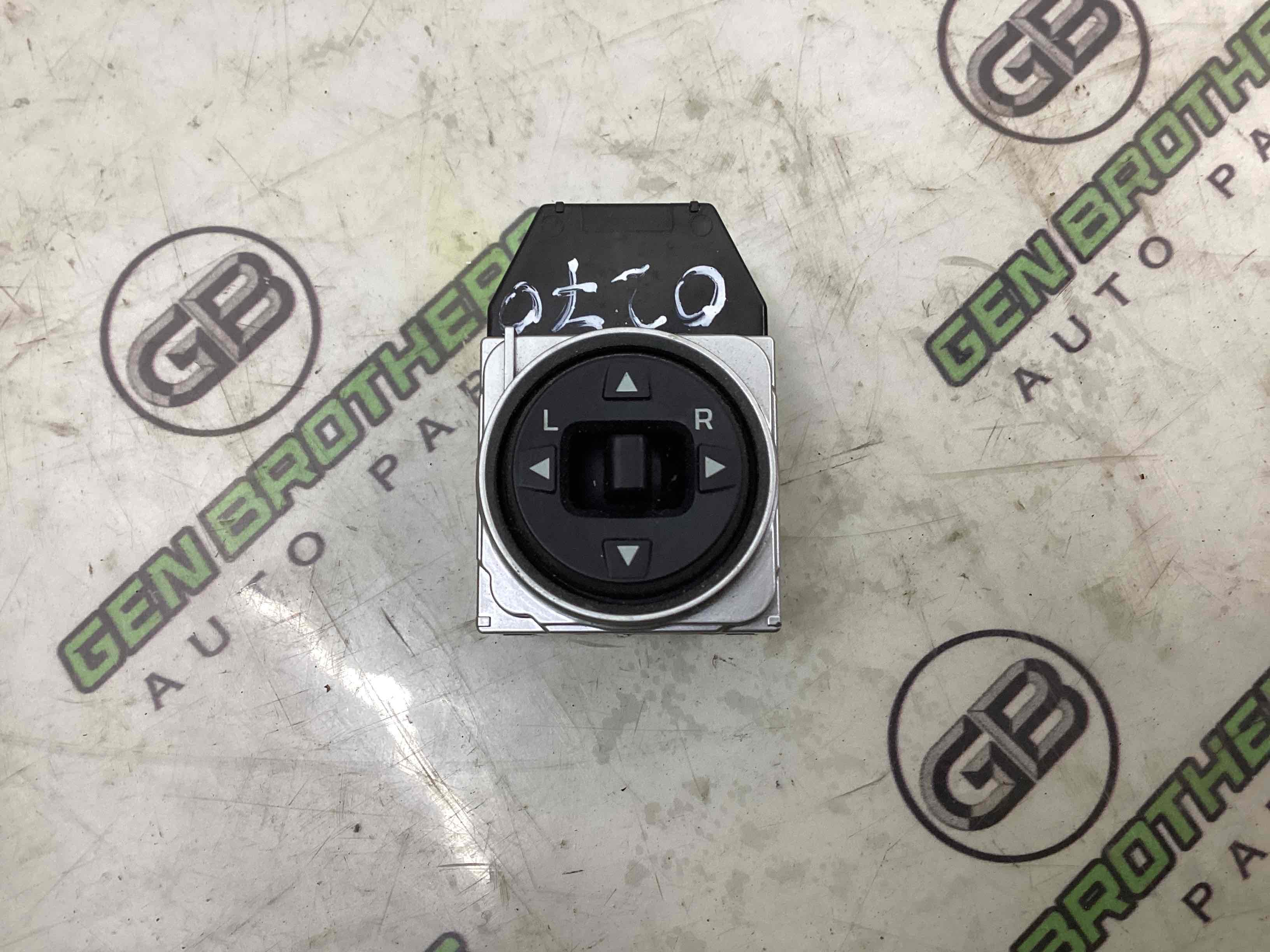 Кнопка регулювання дзеркал