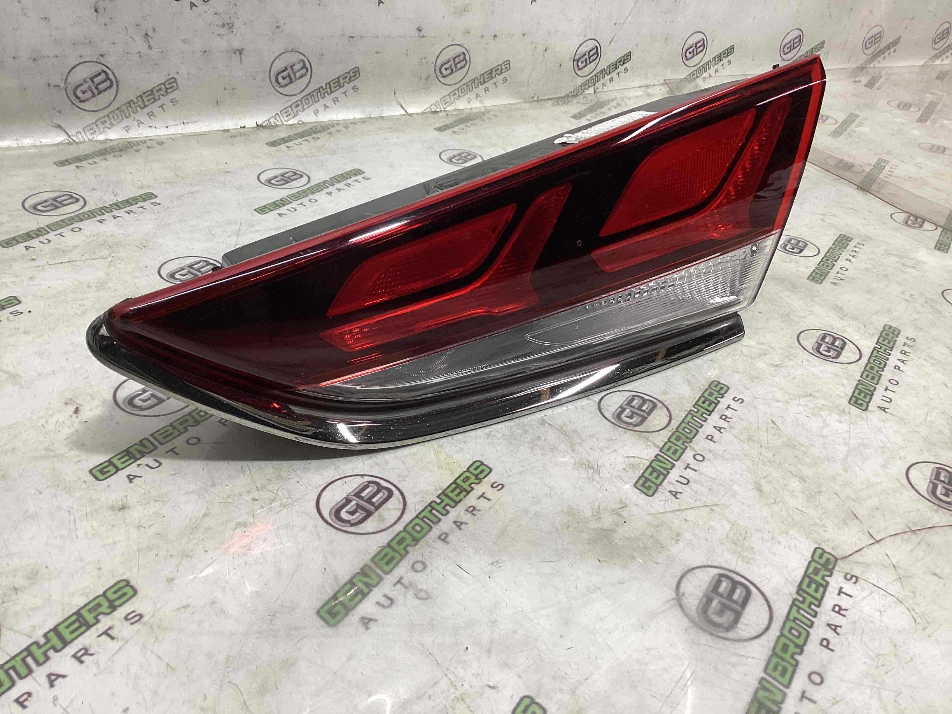 Ліхтар задній правий