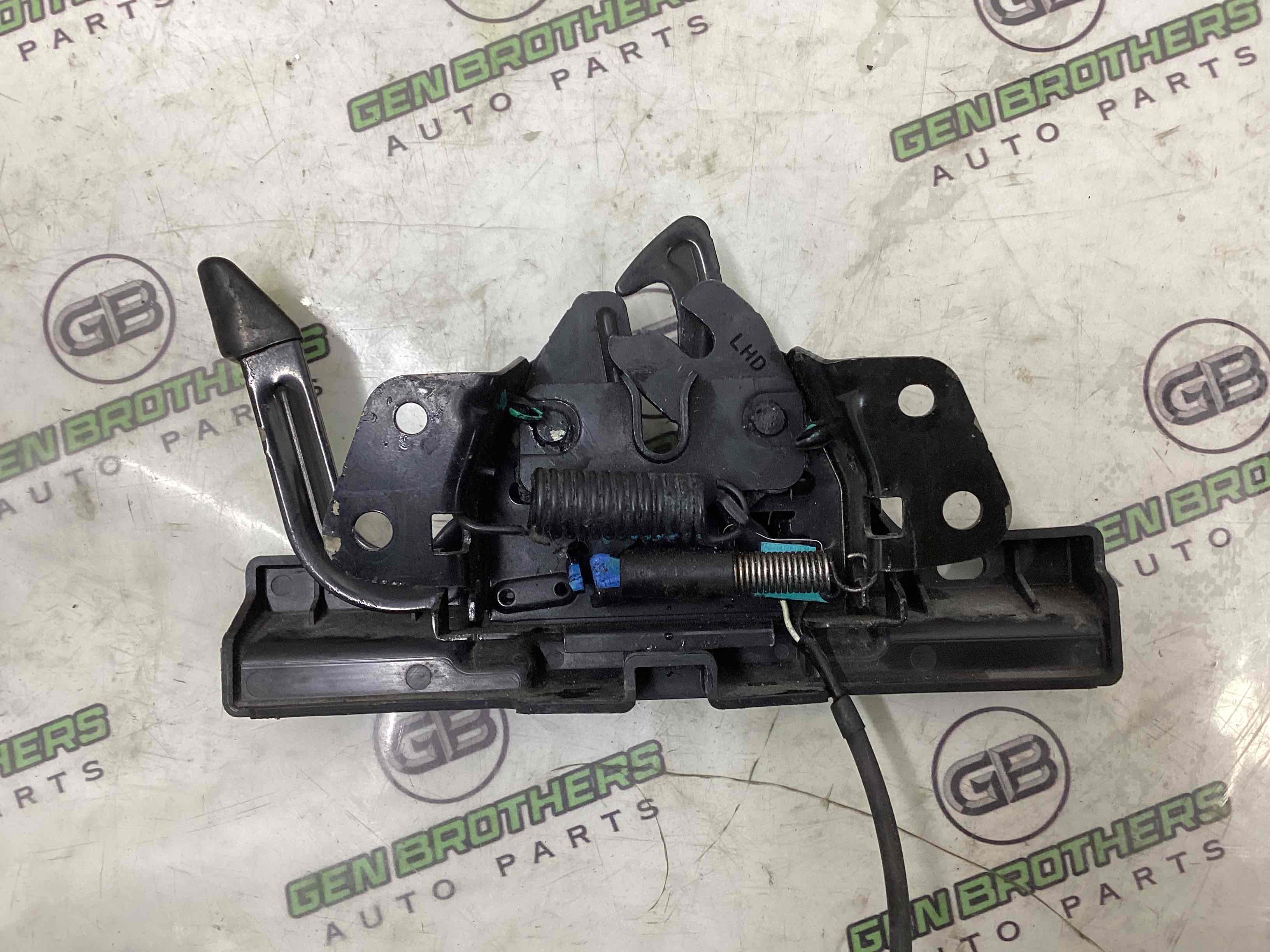 Замок капота, трос капота