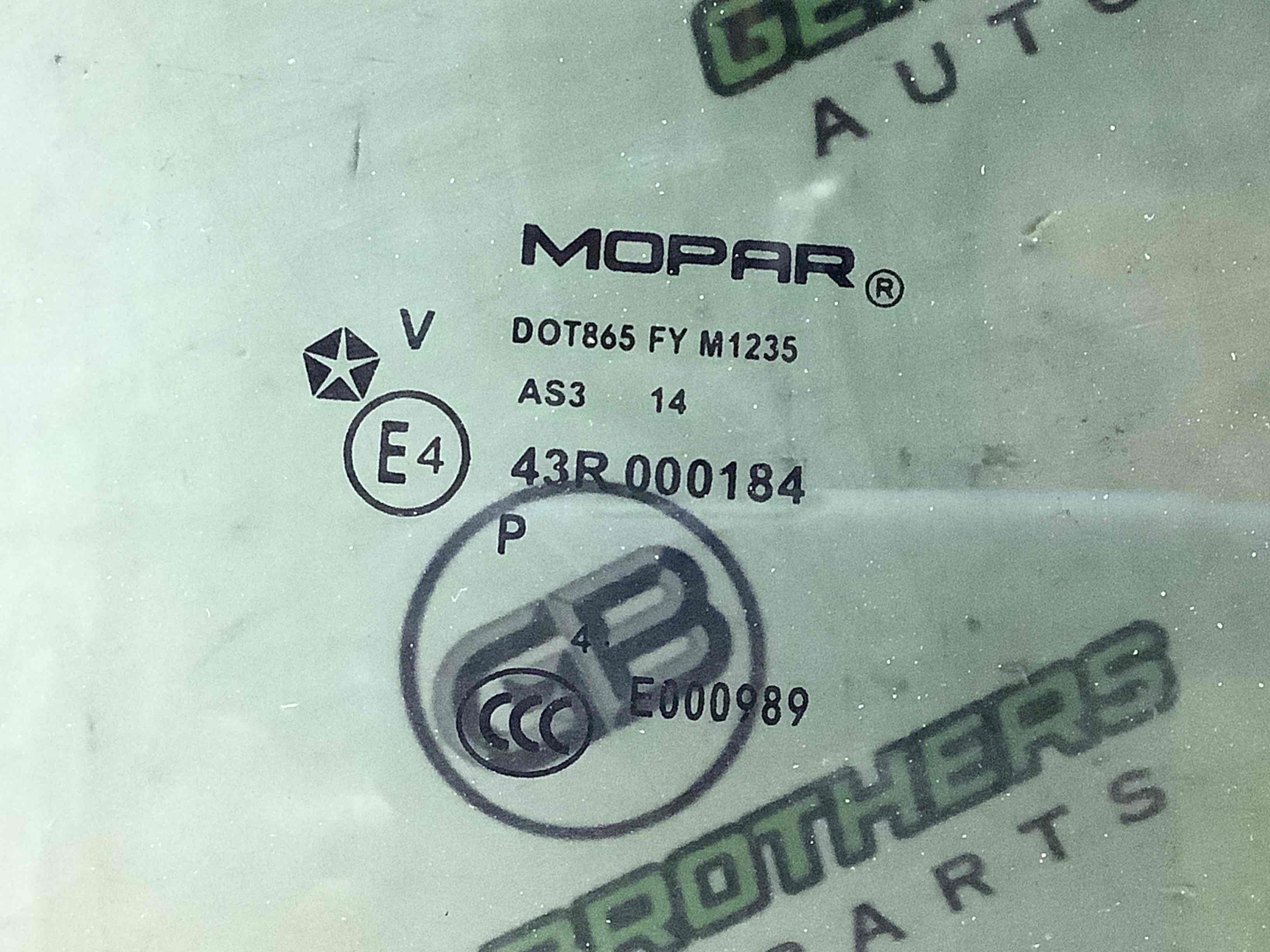 Скло заднє праве