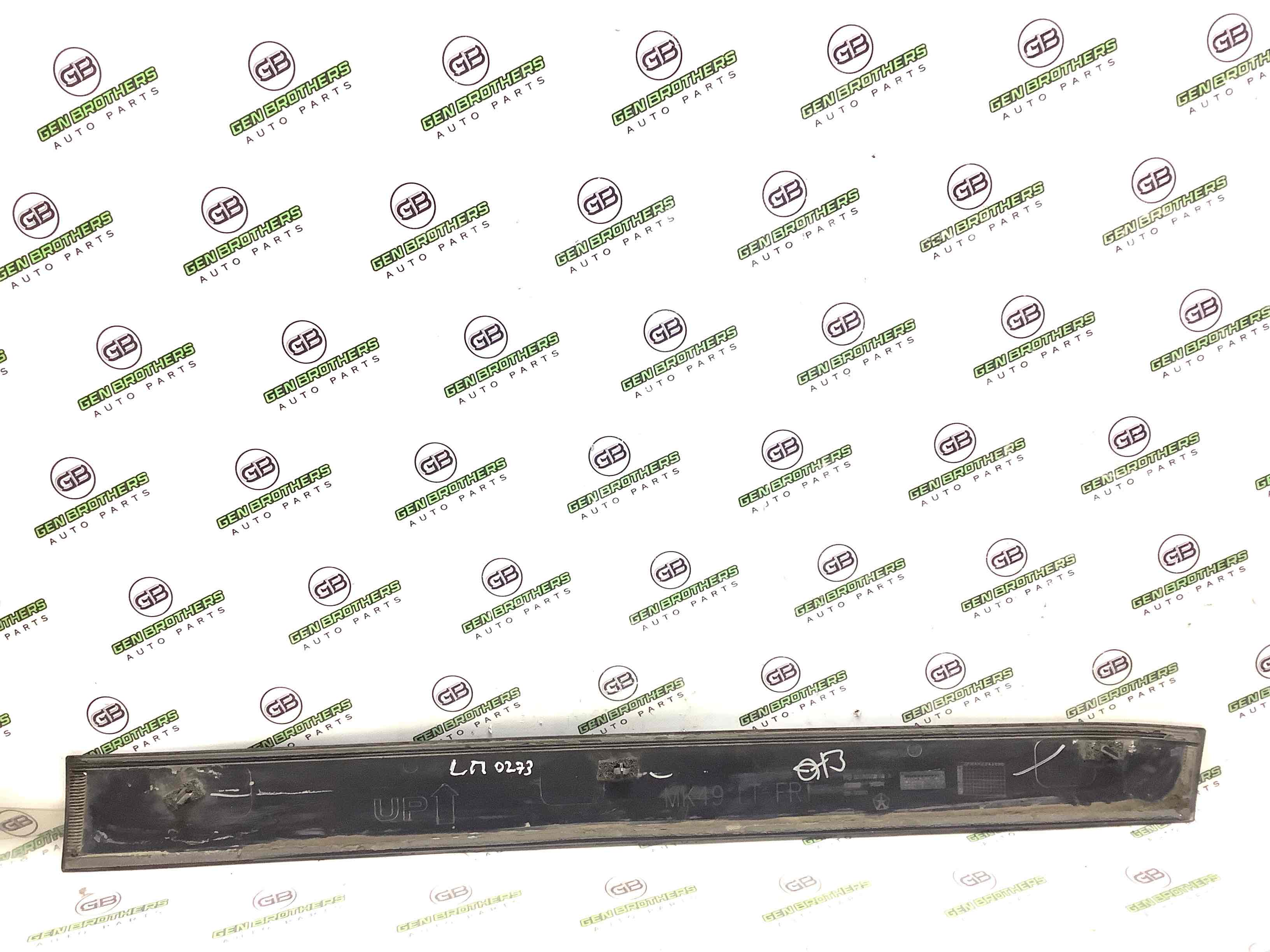 Молдинг двері передньої лівої