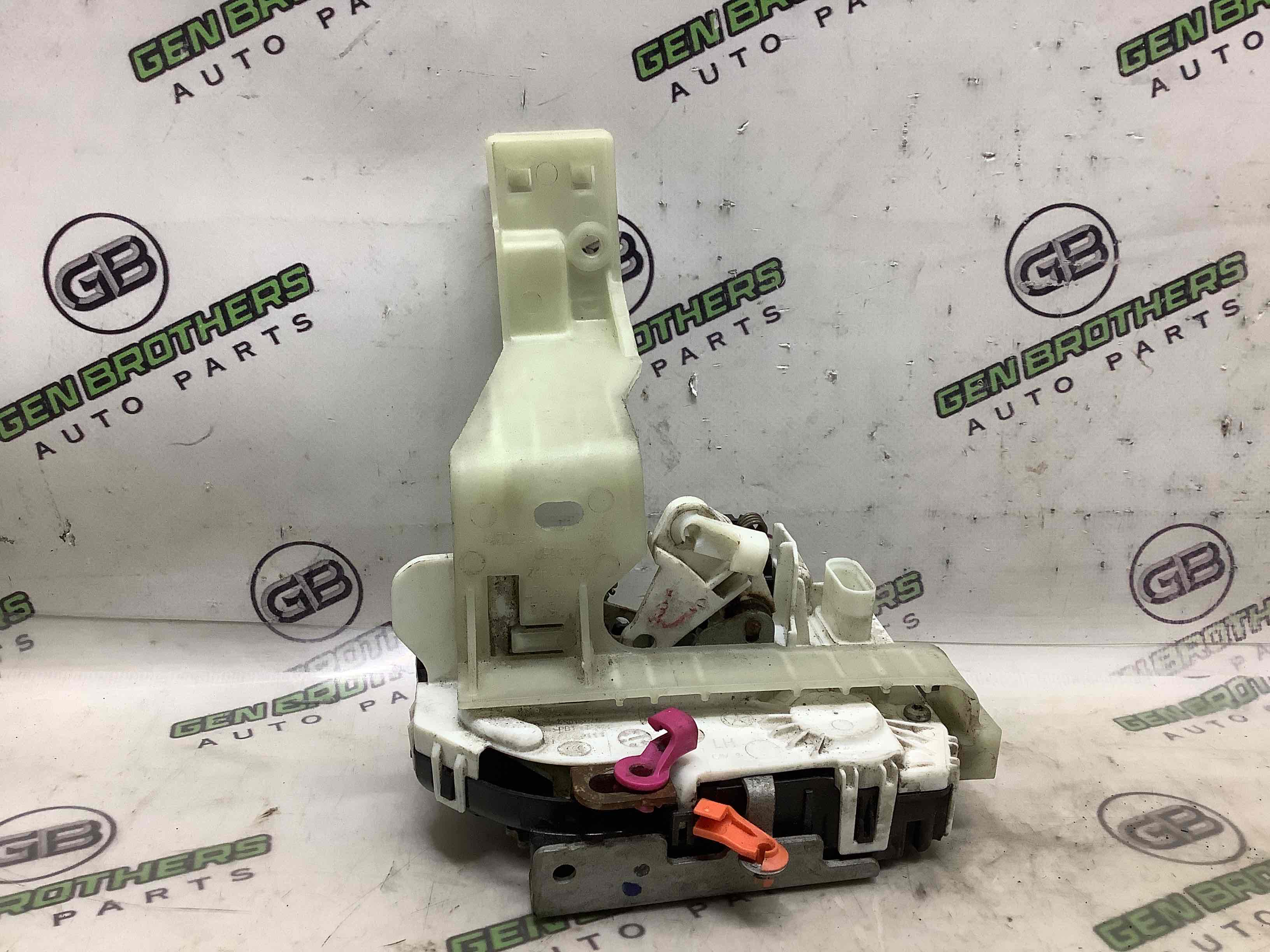 Замок дверей передньої лівої