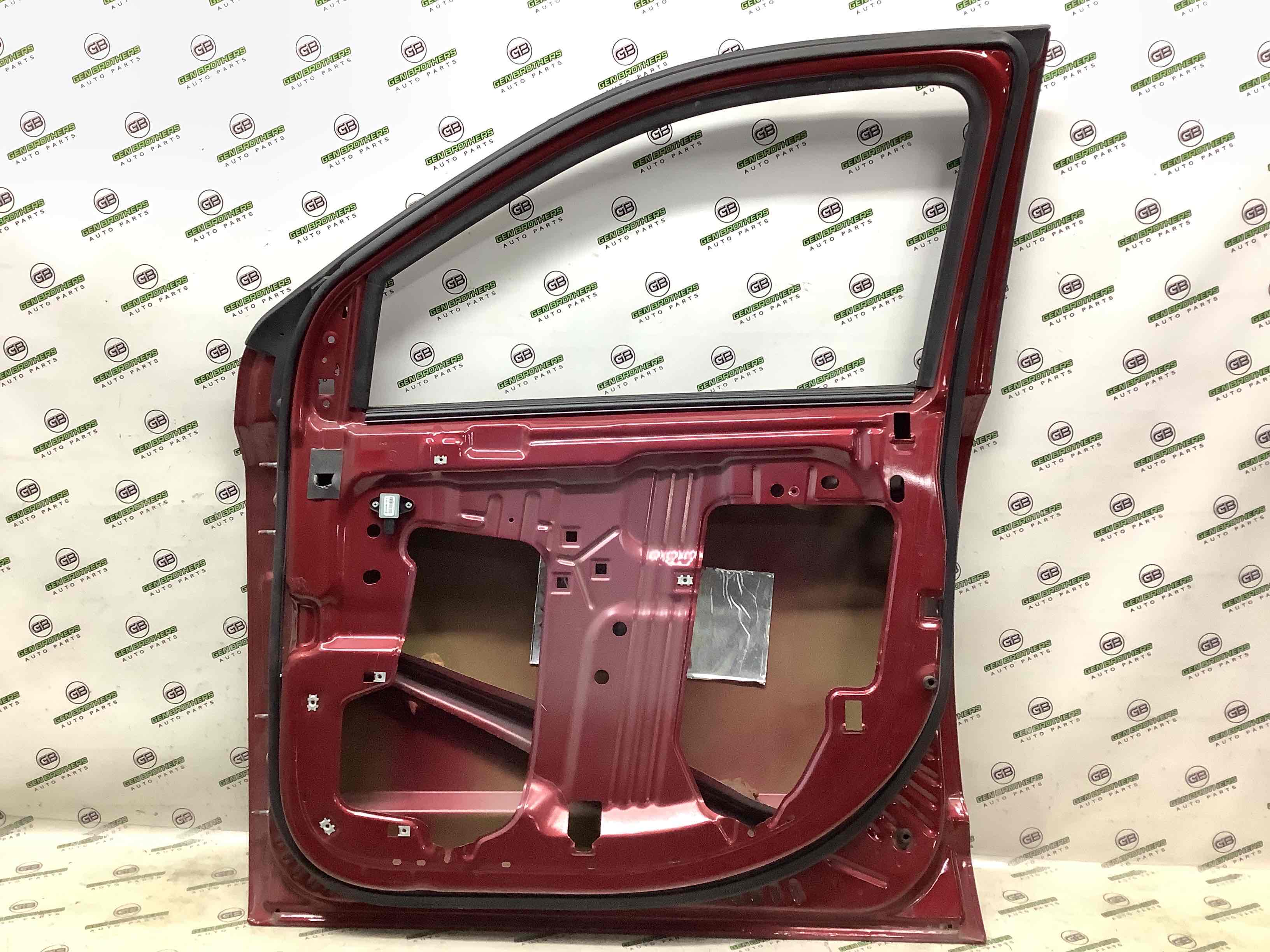 Двері передні права