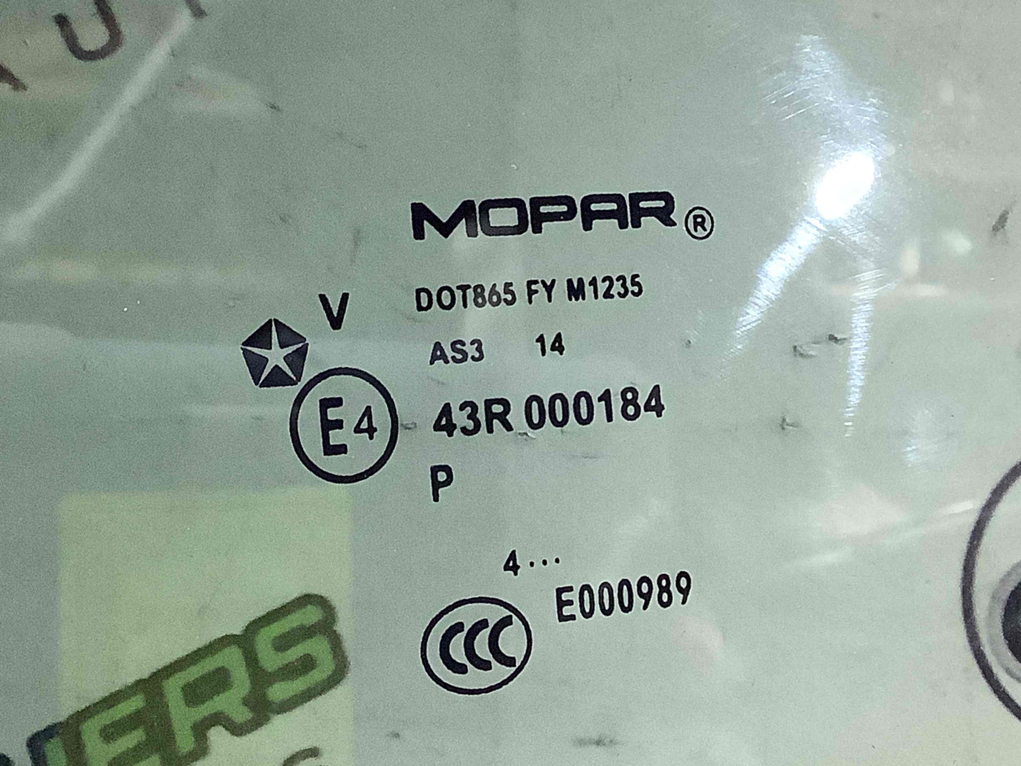 Скло заднє ліве