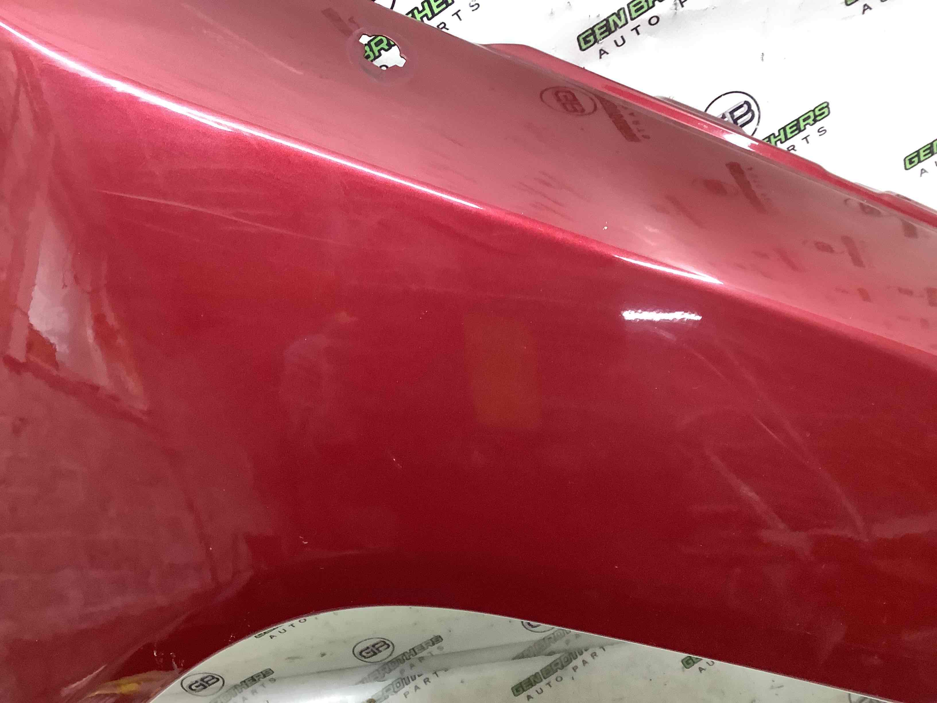 Крило переднє праве