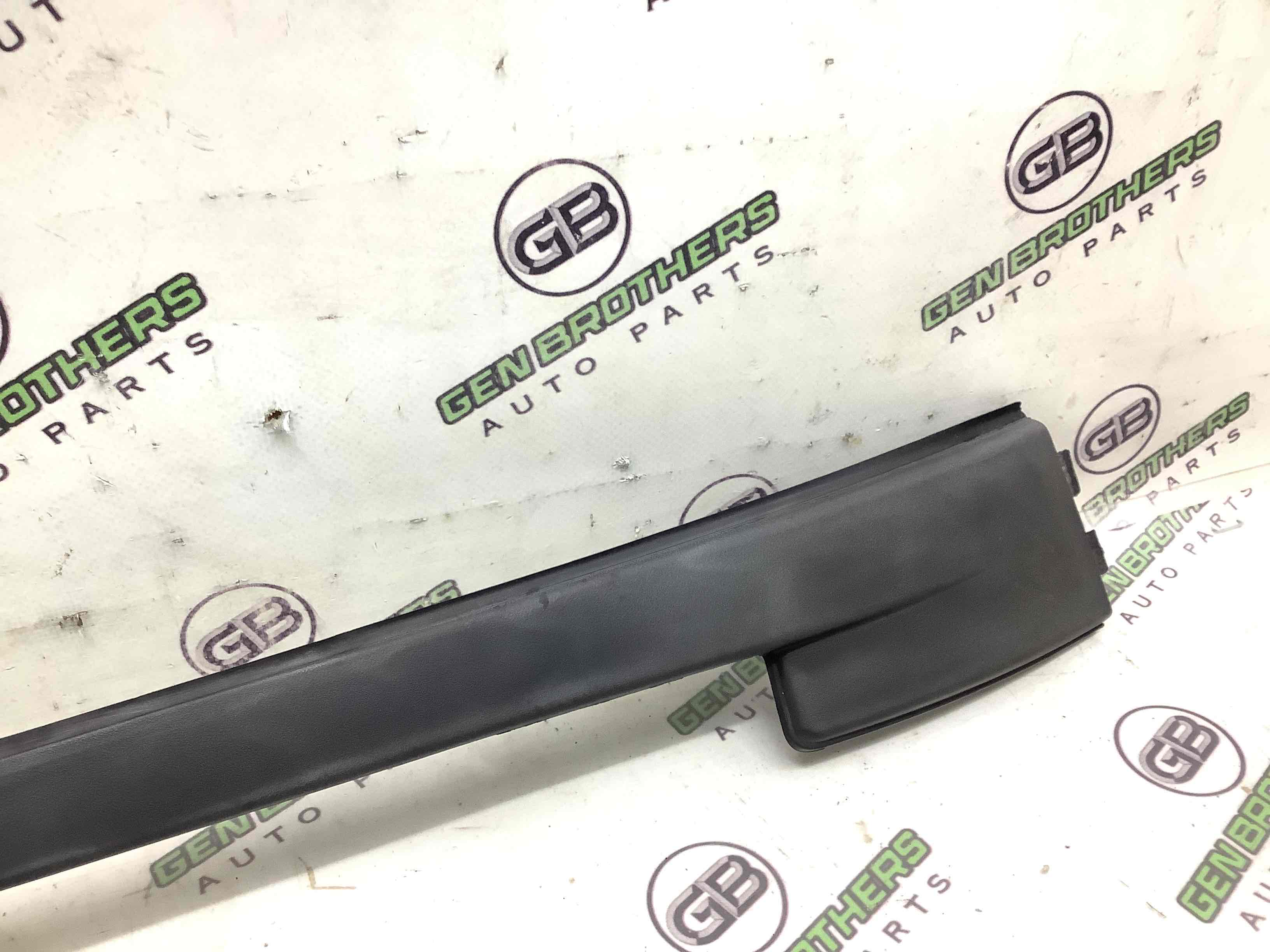 Молдинг лобового скла