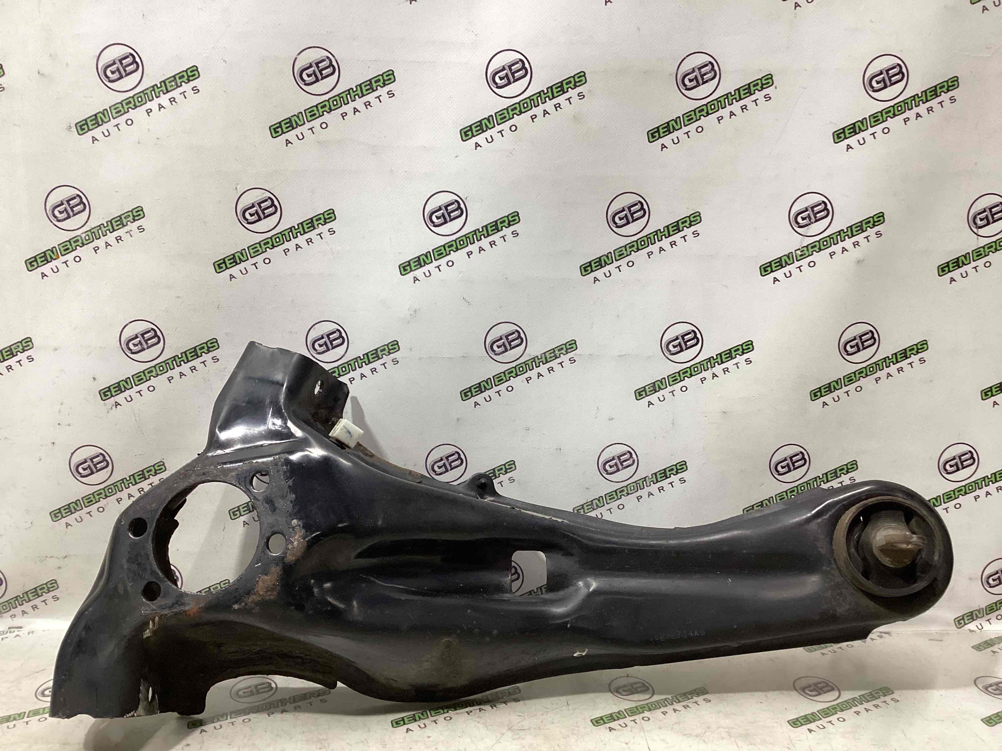 Важіль задній правий