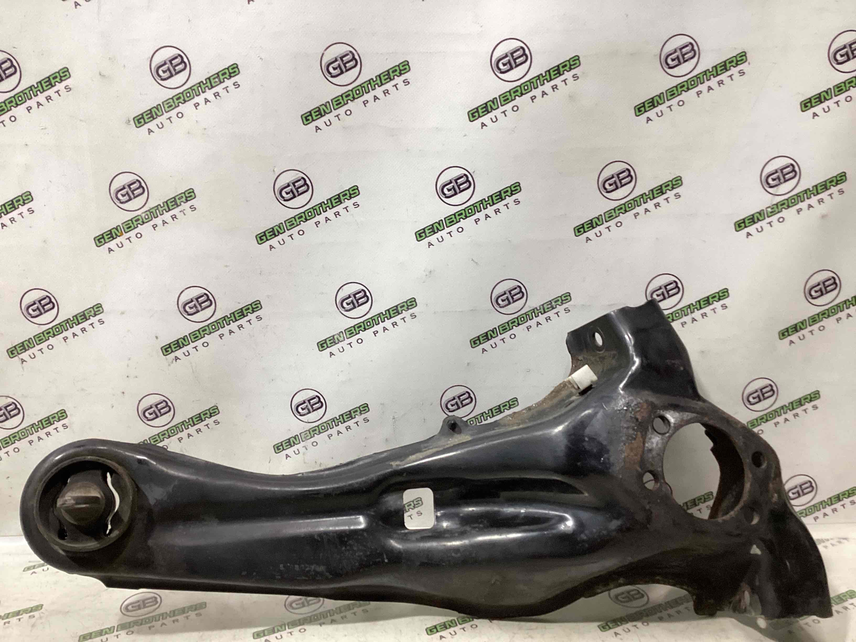 Важіль задній лівий