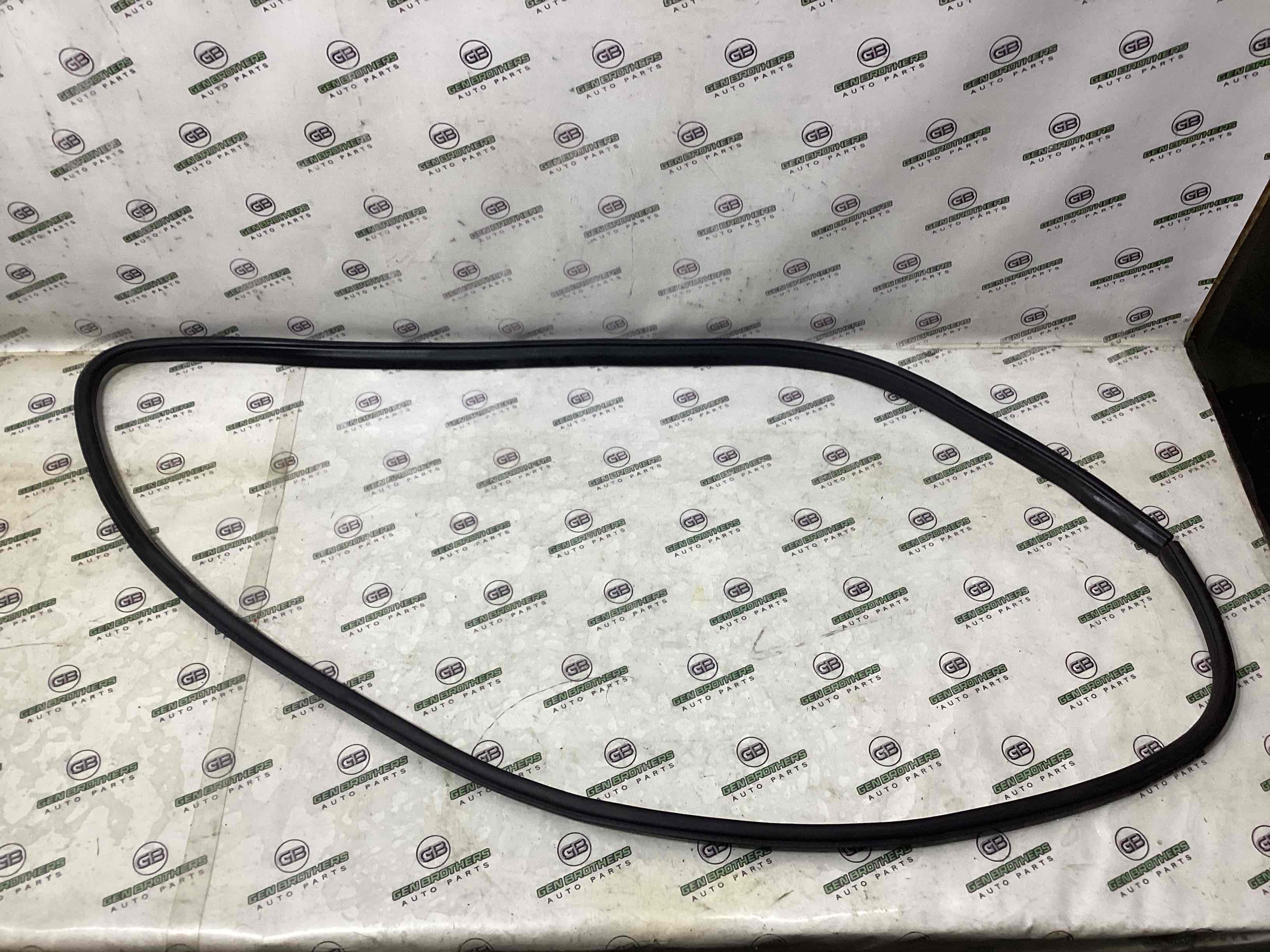 Ущільнювач скла, двері